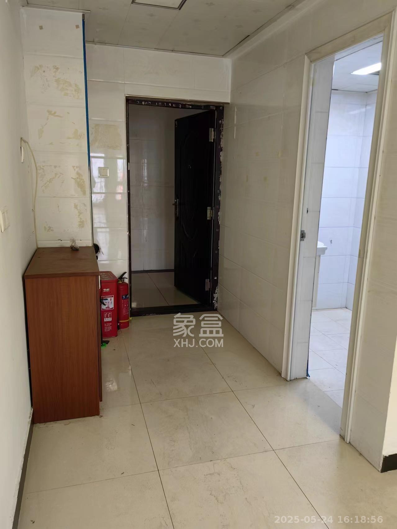 星大峰汇商务楼 1室1厅1卫 1800.0元/月 星大峰汇商务楼 1室1厅1卫 1800.0元/月室内图