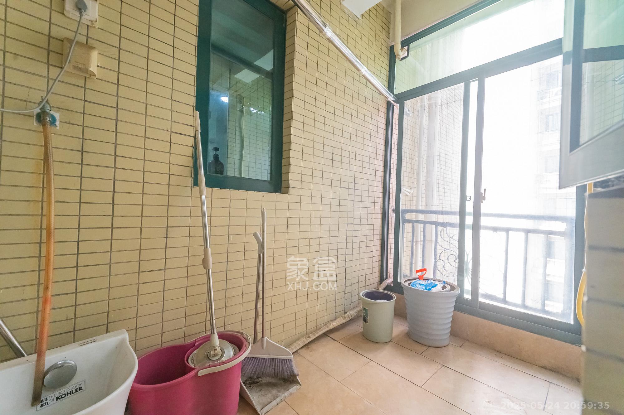恒大翡翠华庭  3室2厅1卫   80.00万厨房