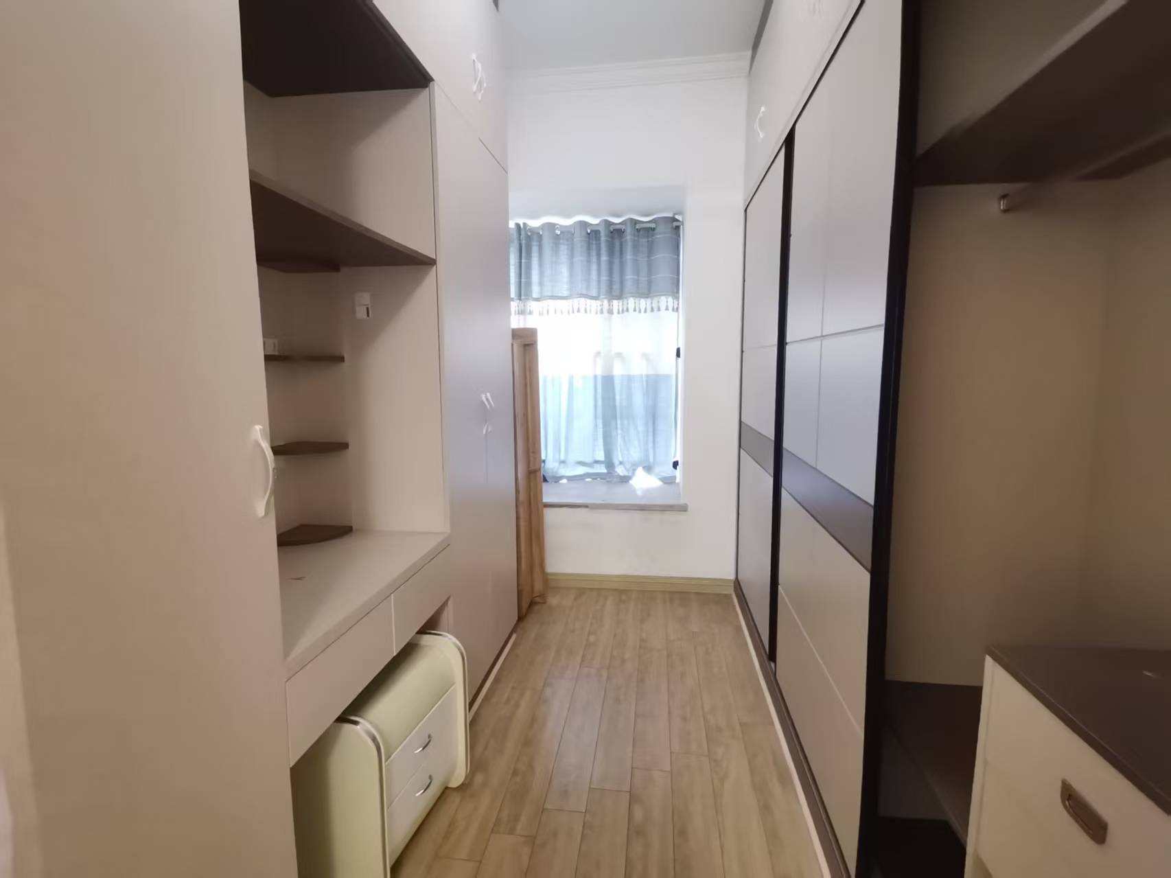 碧桂园 4室2厅2卫 2000.0元/月 碧桂园 4室2厅2卫 2000.0元/月室内图