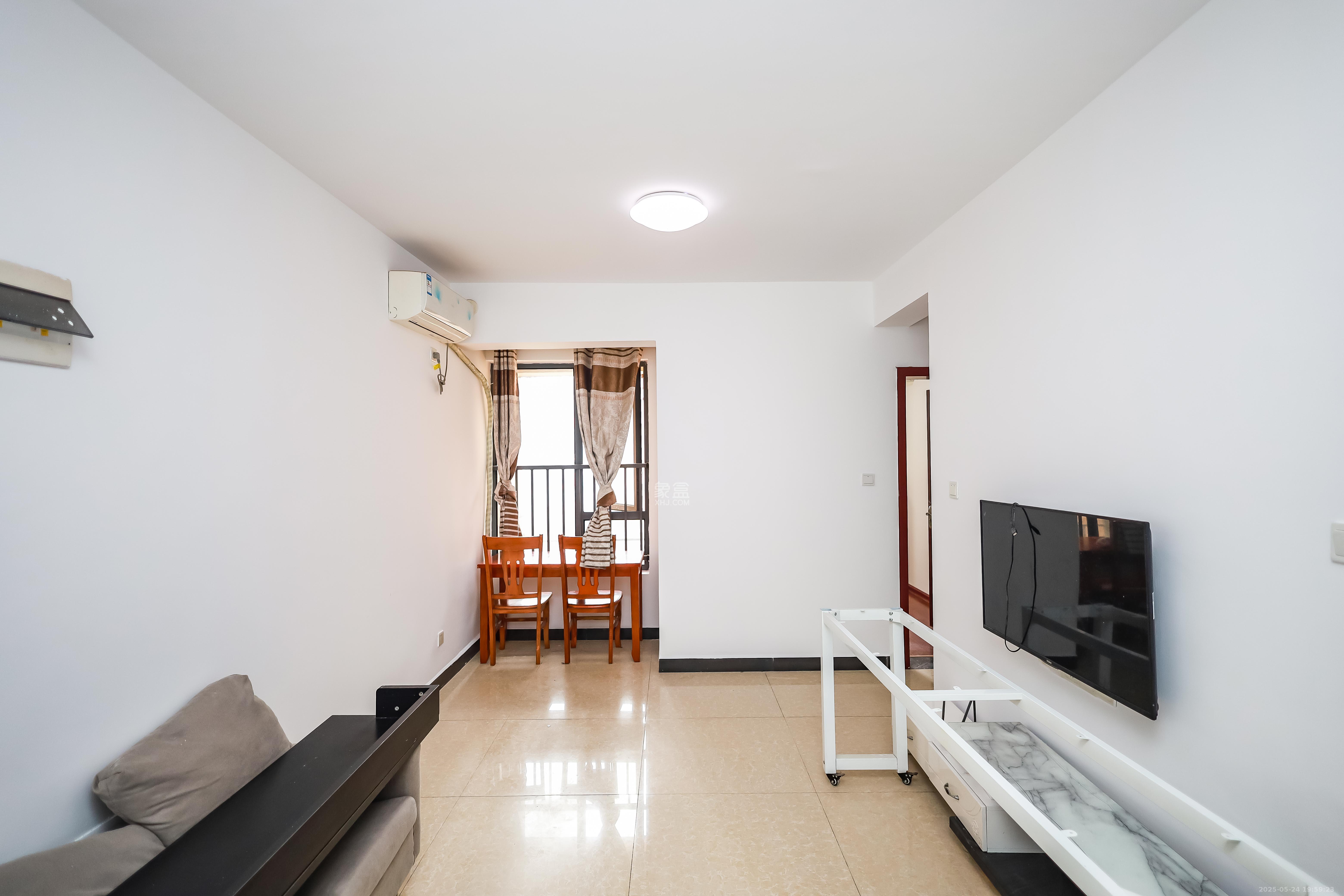 荣盛花语馨苑 1室2厅1卫 44.5万 荣盛花语馨苑 1室2厅1卫 44.5万客厅