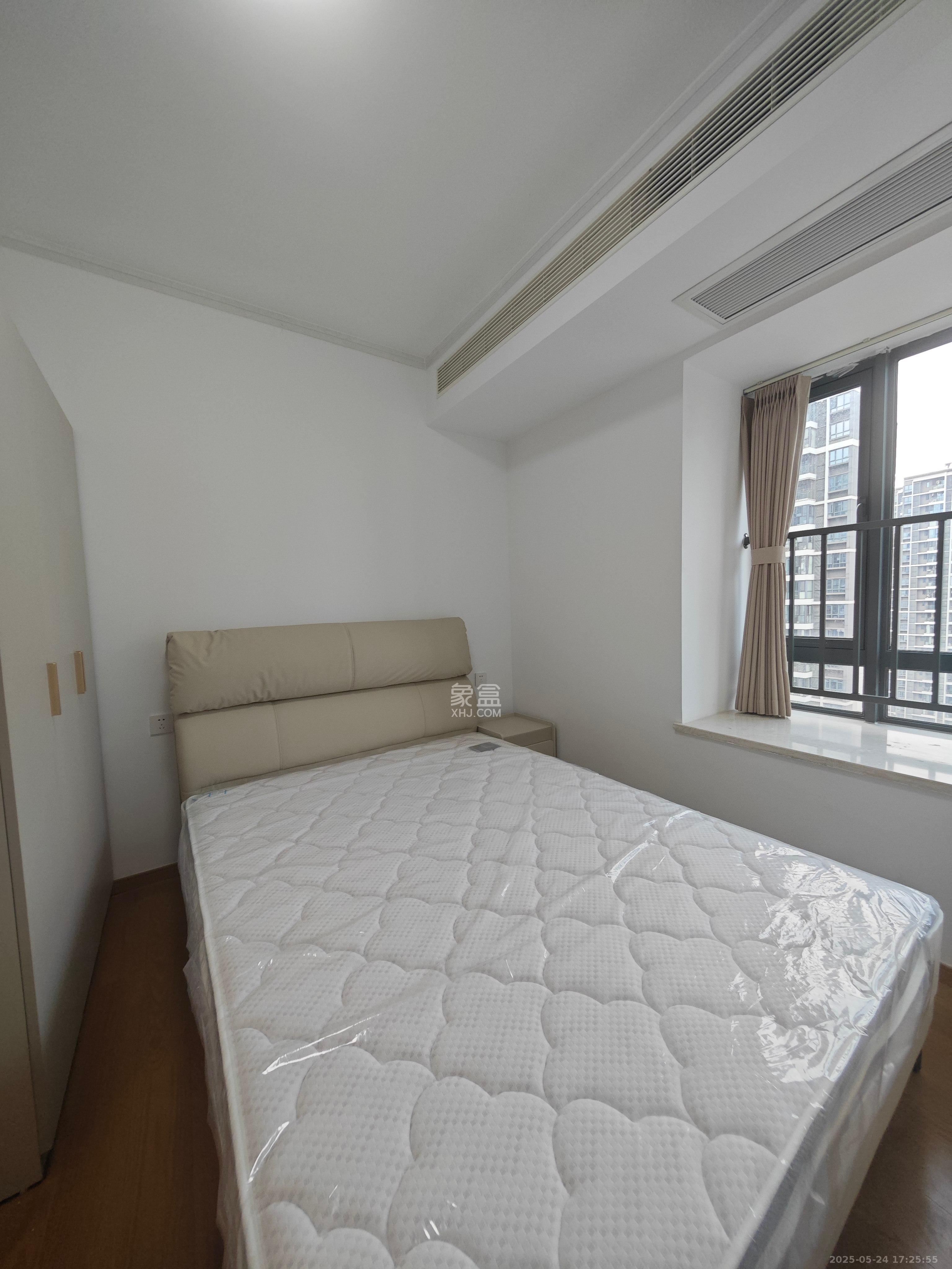 清控湖山雅居南区  4室2厅2卫   3500.00元/月室内图