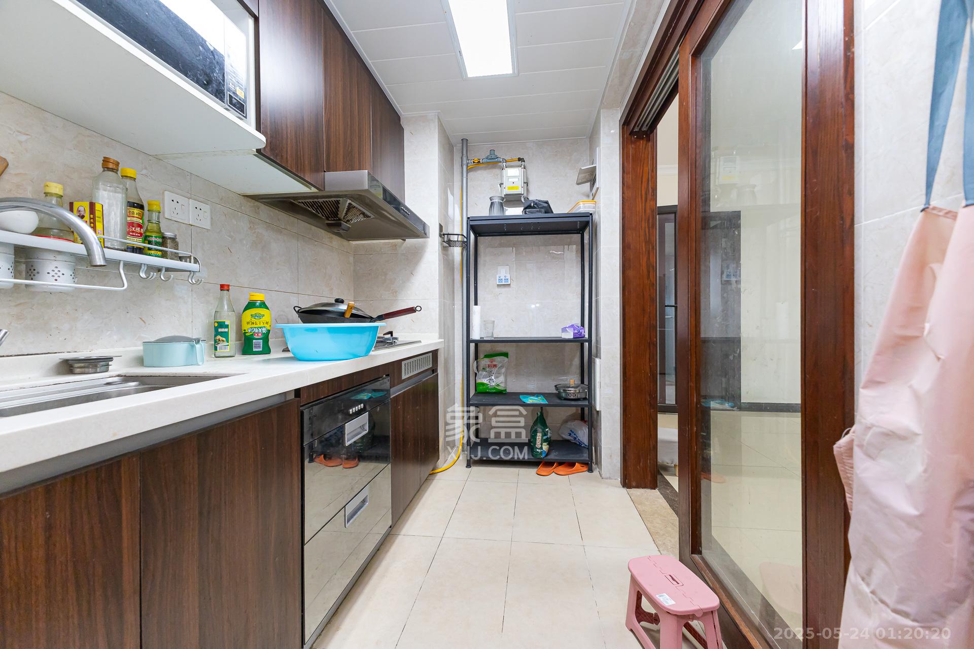 时代倾城二期 3室2厅2卫 80.0万 时代倾城二期 3室2厅2卫 80.0万厨房