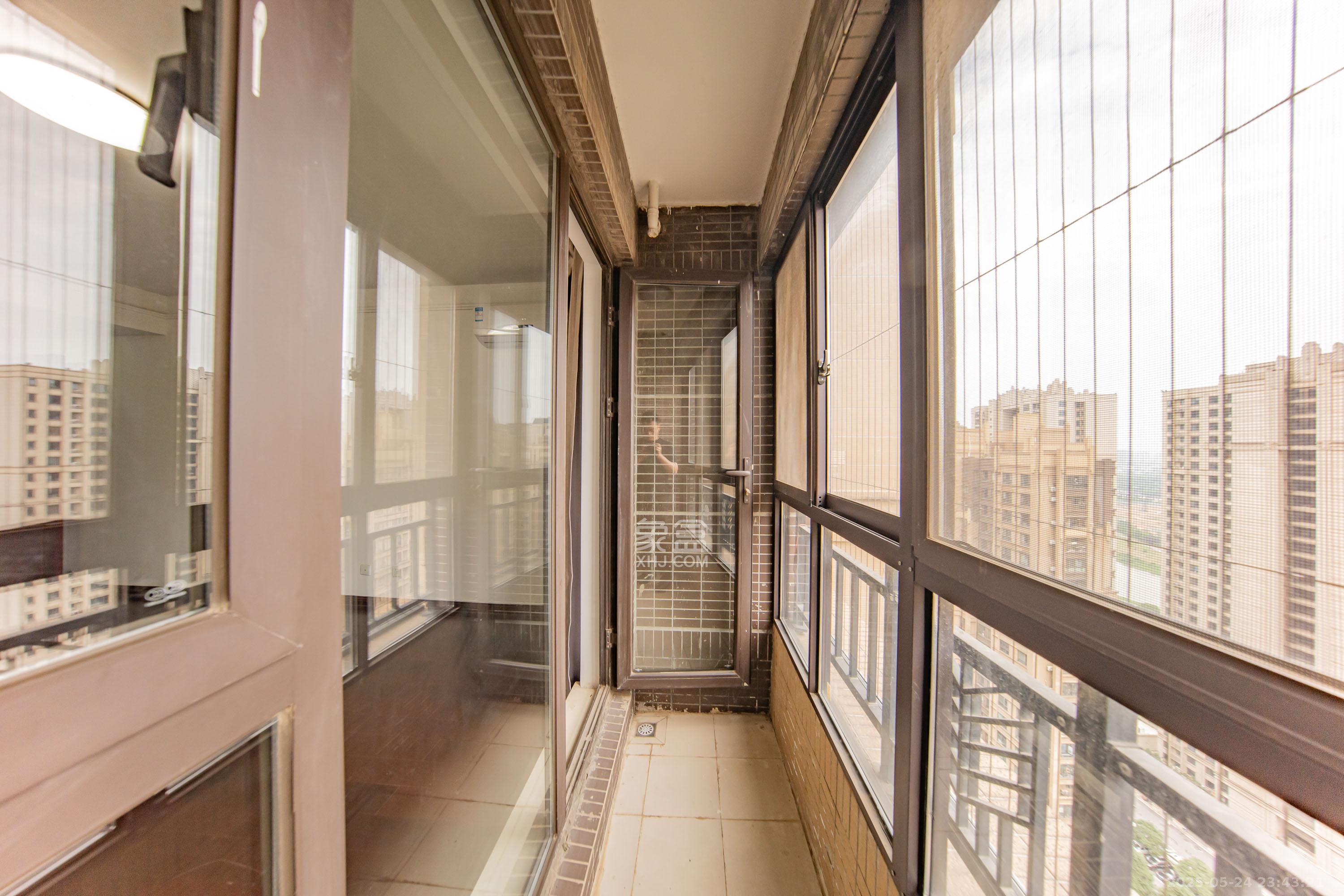 中海国际二期 4室2厅2卫 95.0万 中海国际二期 4室2厅2卫 95.0万阳台