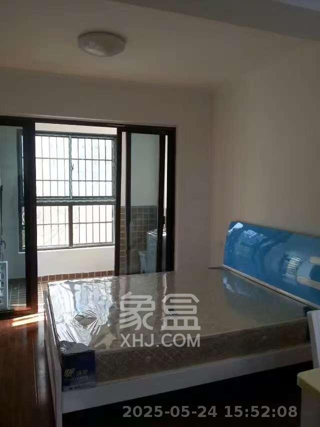绿地中央广场  2室1厅1卫    2200.0元/月室内图