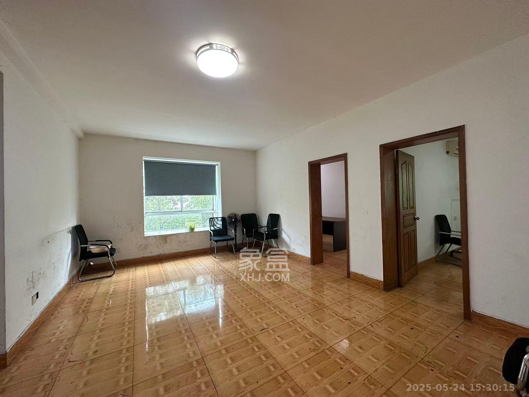 中南汽车世界  3室2厅1卫    1000.0元/月室内图