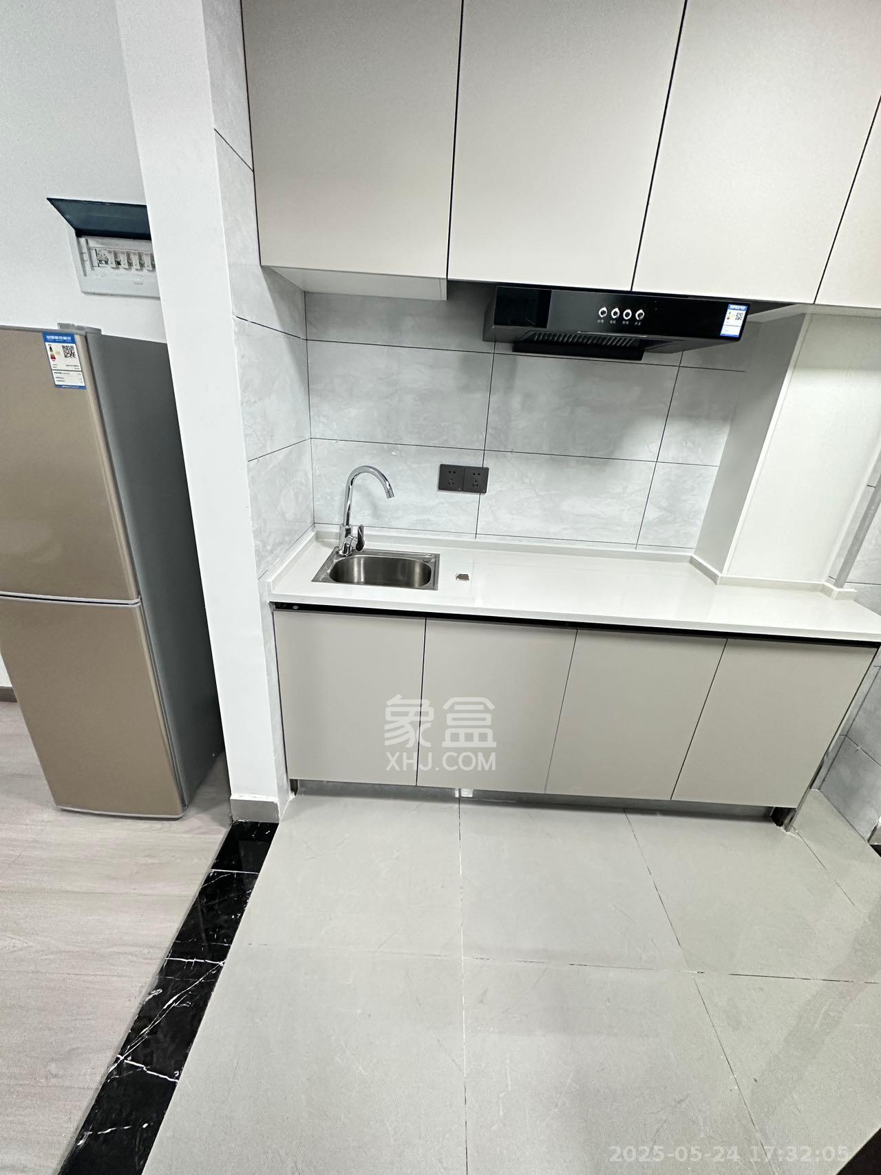 麓谷新干线 1室1厅1卫 1500.0元/月 麓谷新干线 1室1厅1卫 1500.0元/月室内图