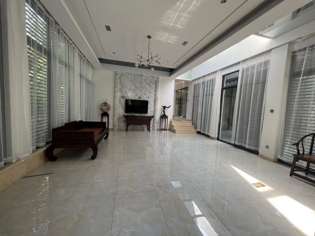 泰达比华利山庄 5室3厅1卫 19000.0元/月 泰达比华利山庄 5室3厅1卫 19000.0元/月室内图