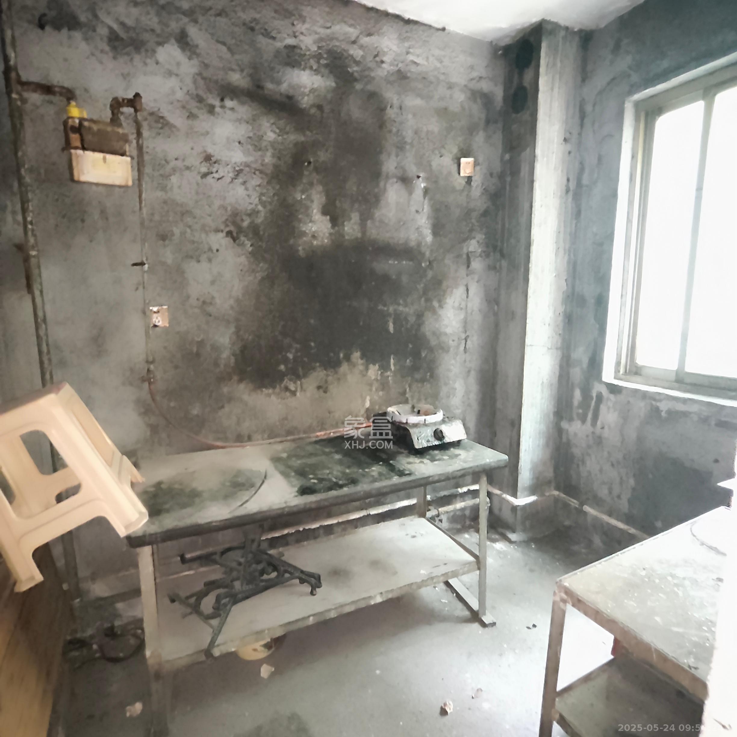 中南汽车世界  3室2厅1卫   1100.00元/月室内图