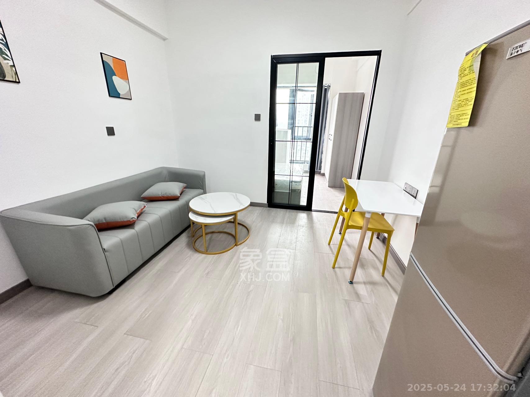 麓谷新干线 1室1厅1卫 1500.0元/月 麓谷新干线 1室1厅1卫 1500.0元/月室内图