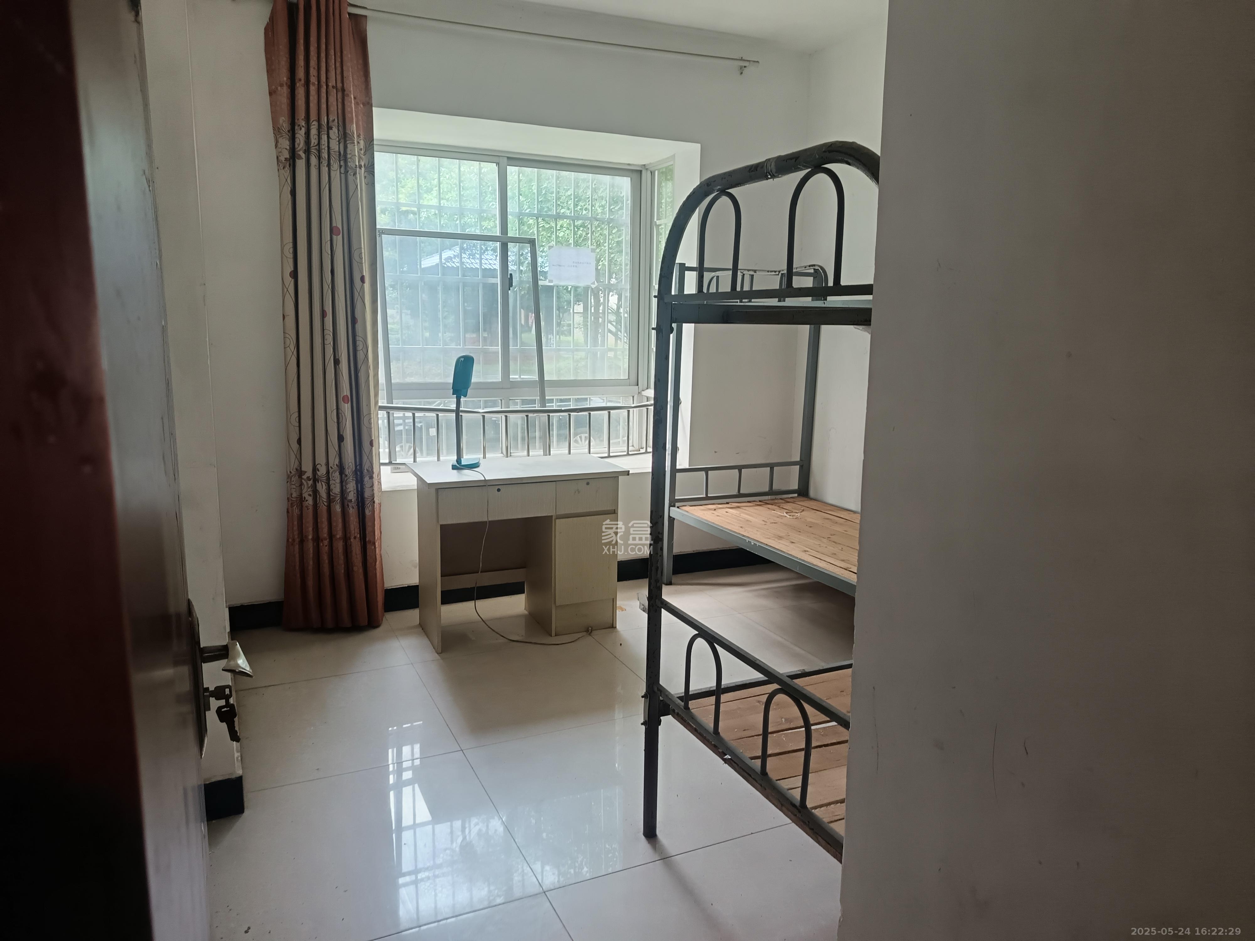 含浦家苑 3室2厅2卫 1500.0元/月 含浦家苑 3室2厅2卫 1500.0元/月室内图