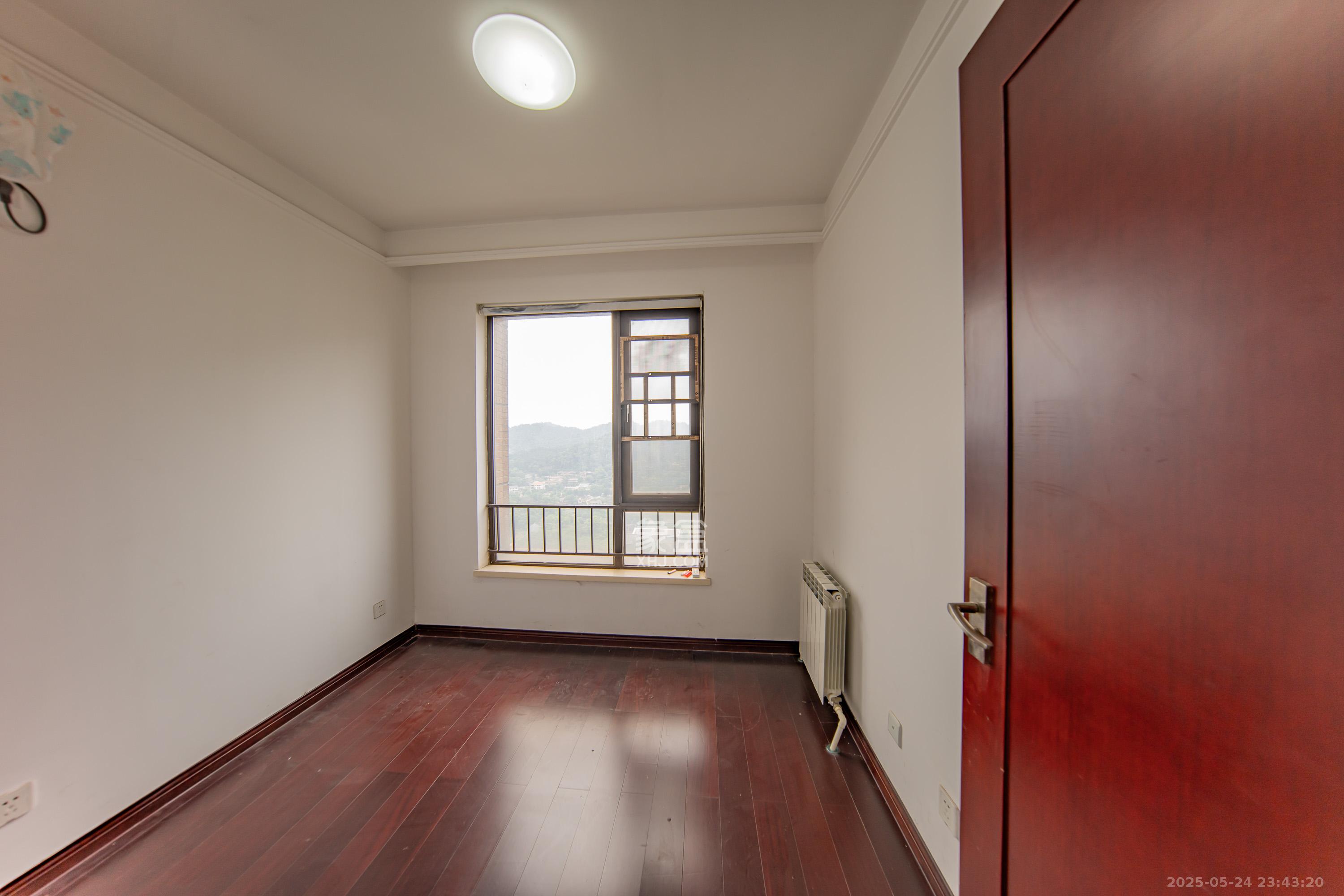 中海国际二期 4室2厅2卫 95.0万 中海国际二期 4室2厅2卫 95.0万卧室