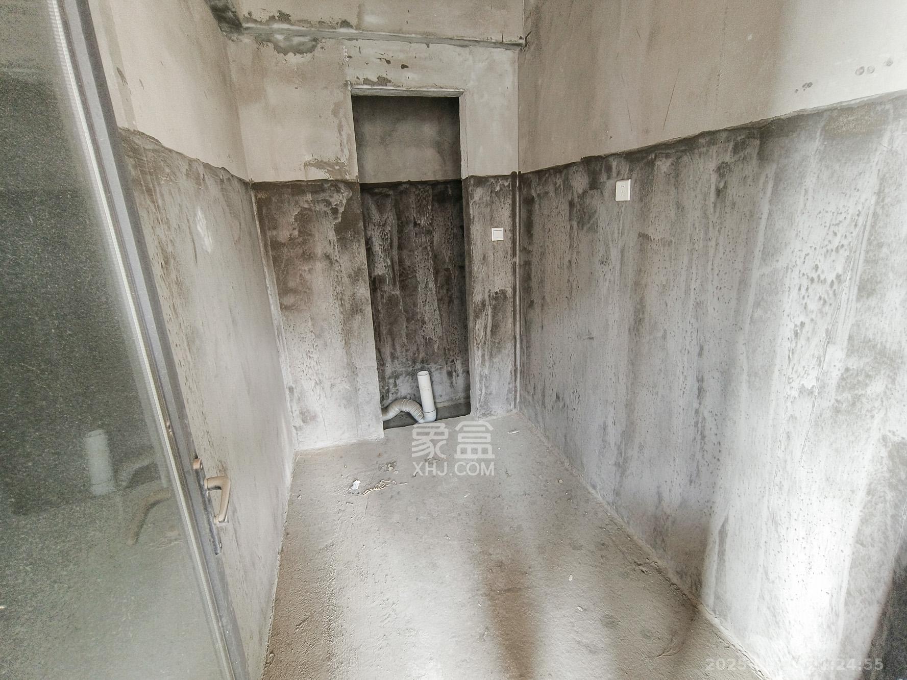 三一街区 5室2厅3卫 108.0万 三一街区 5室2厅3卫 108.0万其他