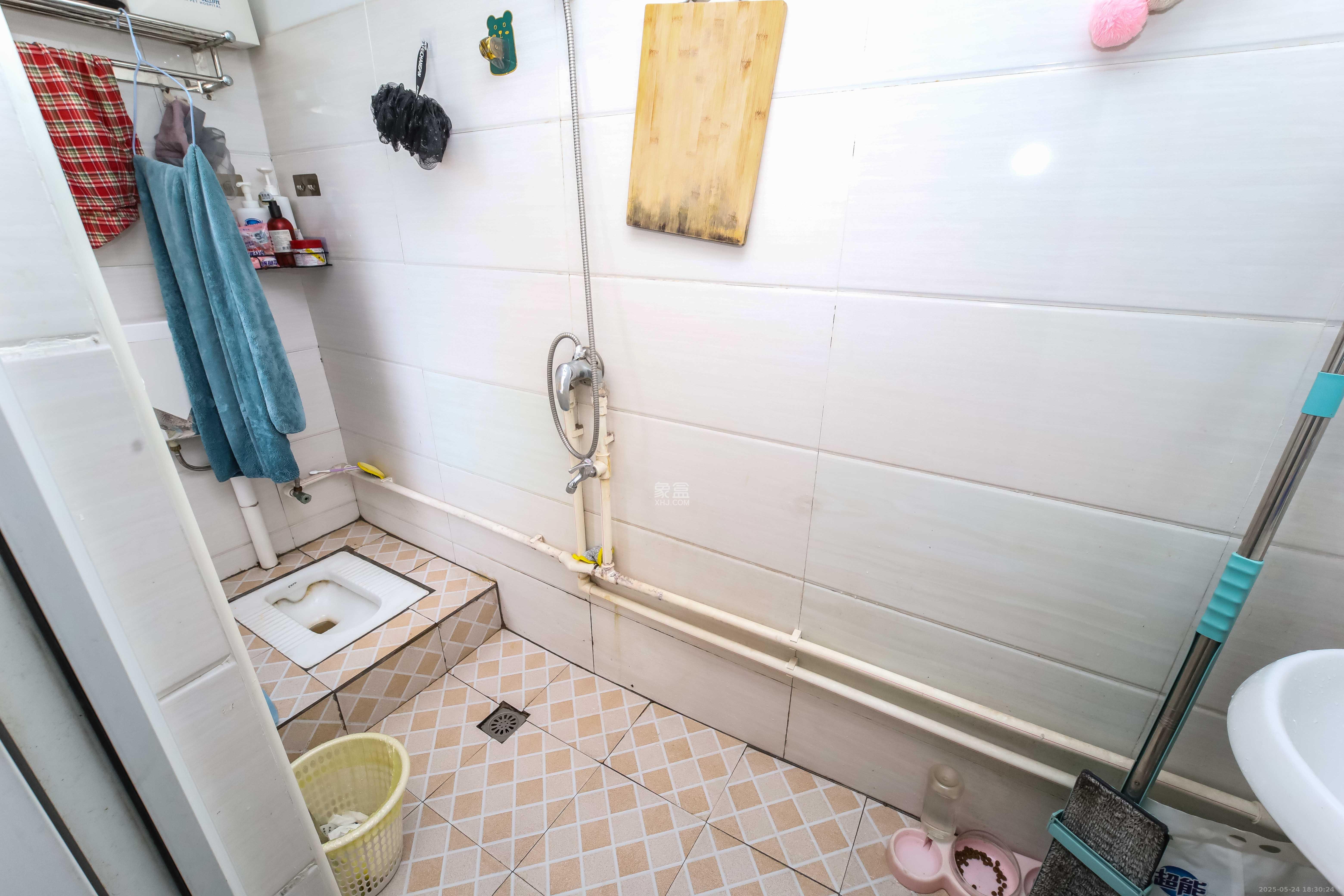 银港水晶城  3室2厅2卫   100.80万阳台