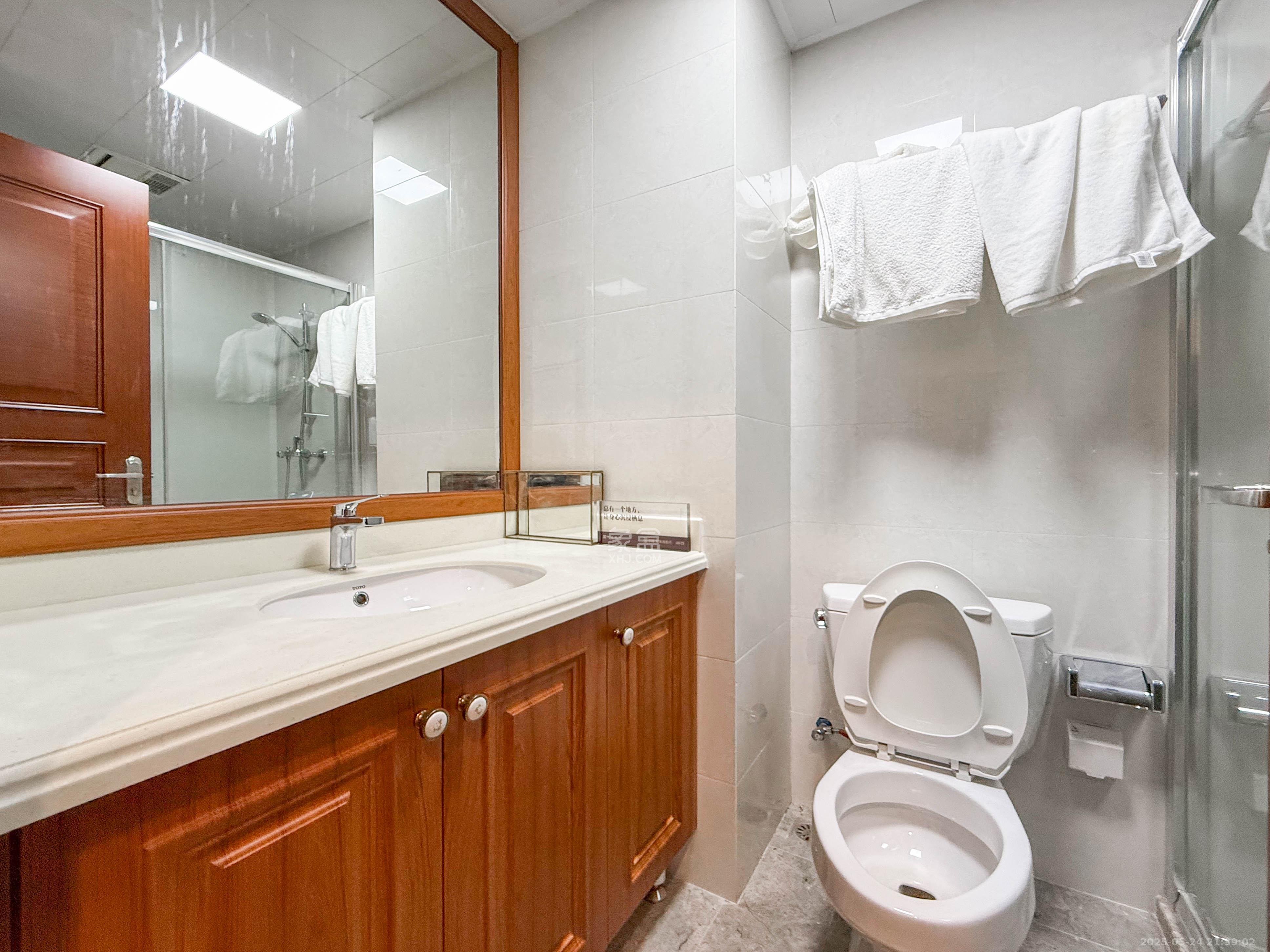 中海梅溪湖壹号 4室2厅3卫 400.0万 中海梅溪湖壹号 4室2厅3卫 400.0万卫生间