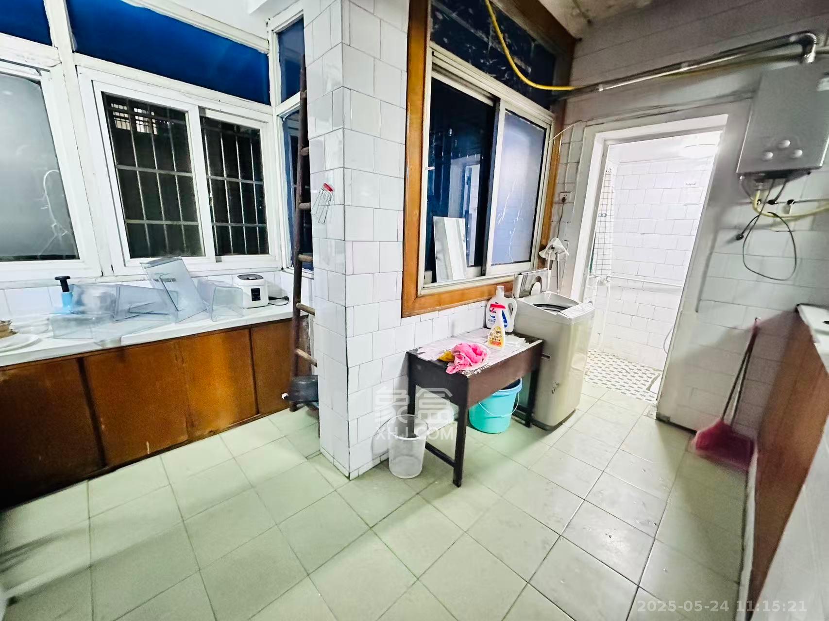 二机小区 2室1厅1卫 1300.0元/月 二机小区 2室1厅1卫 1300.0元/月室内图