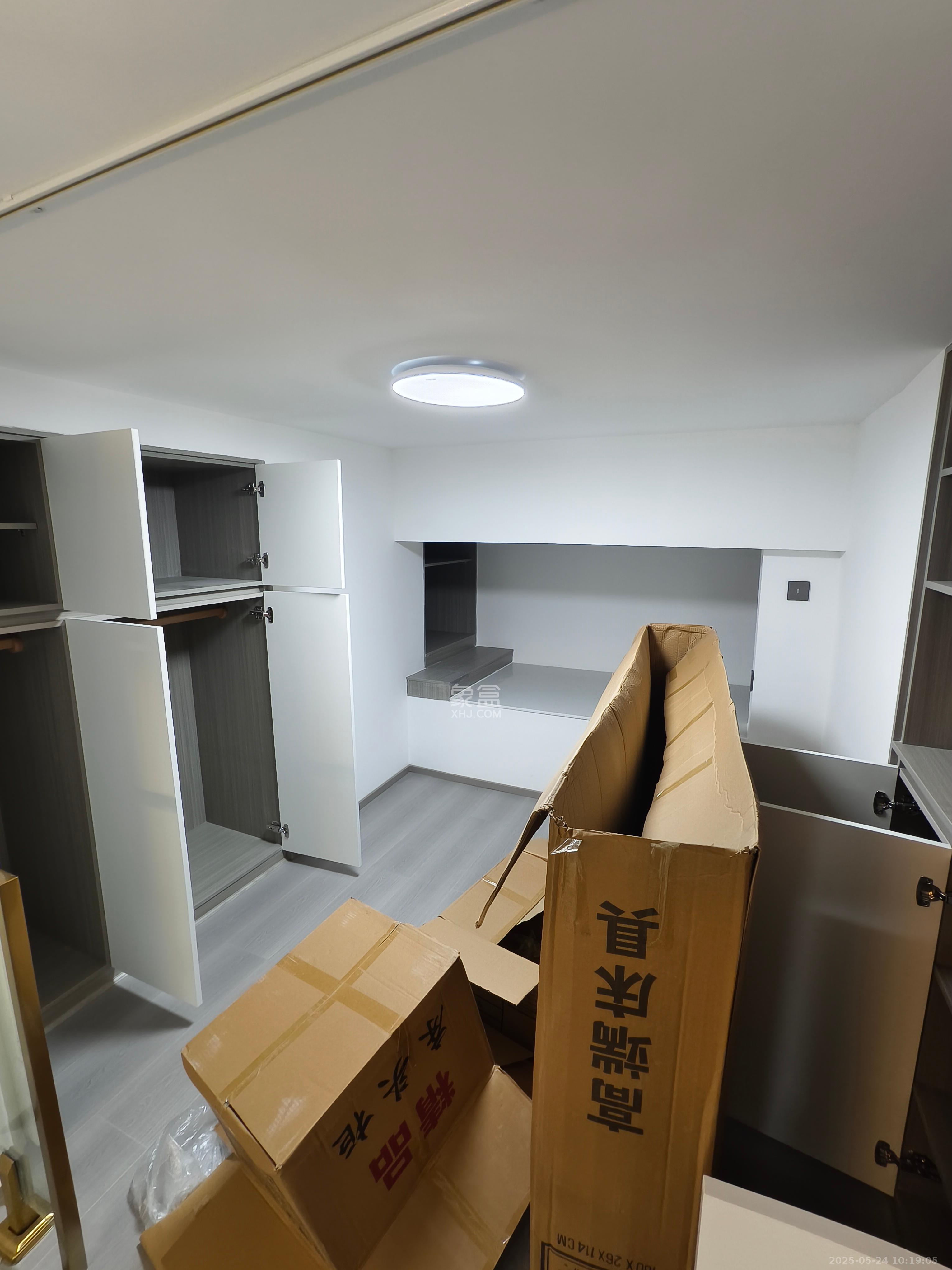 绿地V岛  2室1厅1卫   2000.00元/月室内图