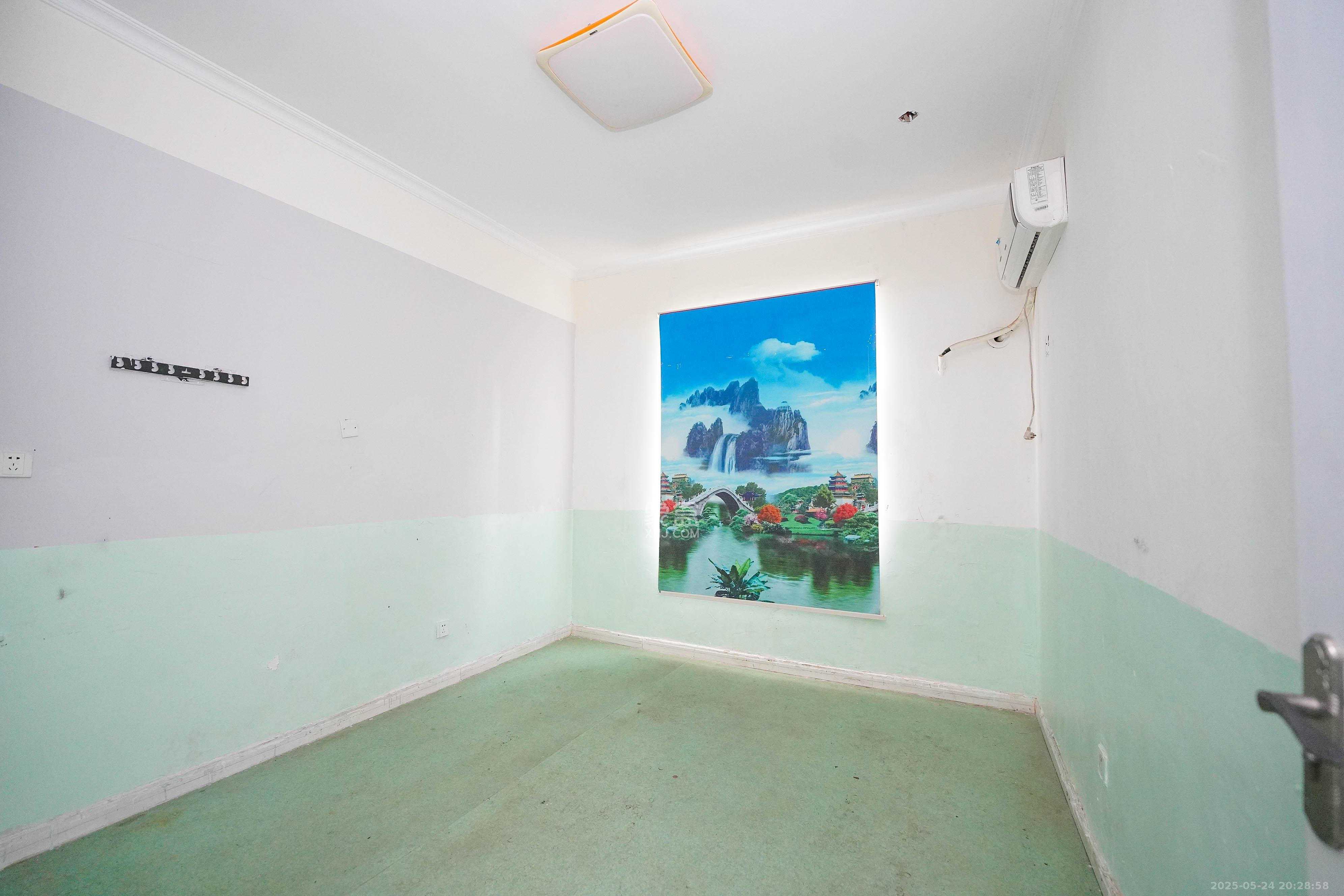 嘉华城(一期) 6室2厅2卫 268.0万 嘉华城(一期) 6室2厅2卫 268.0万卧室