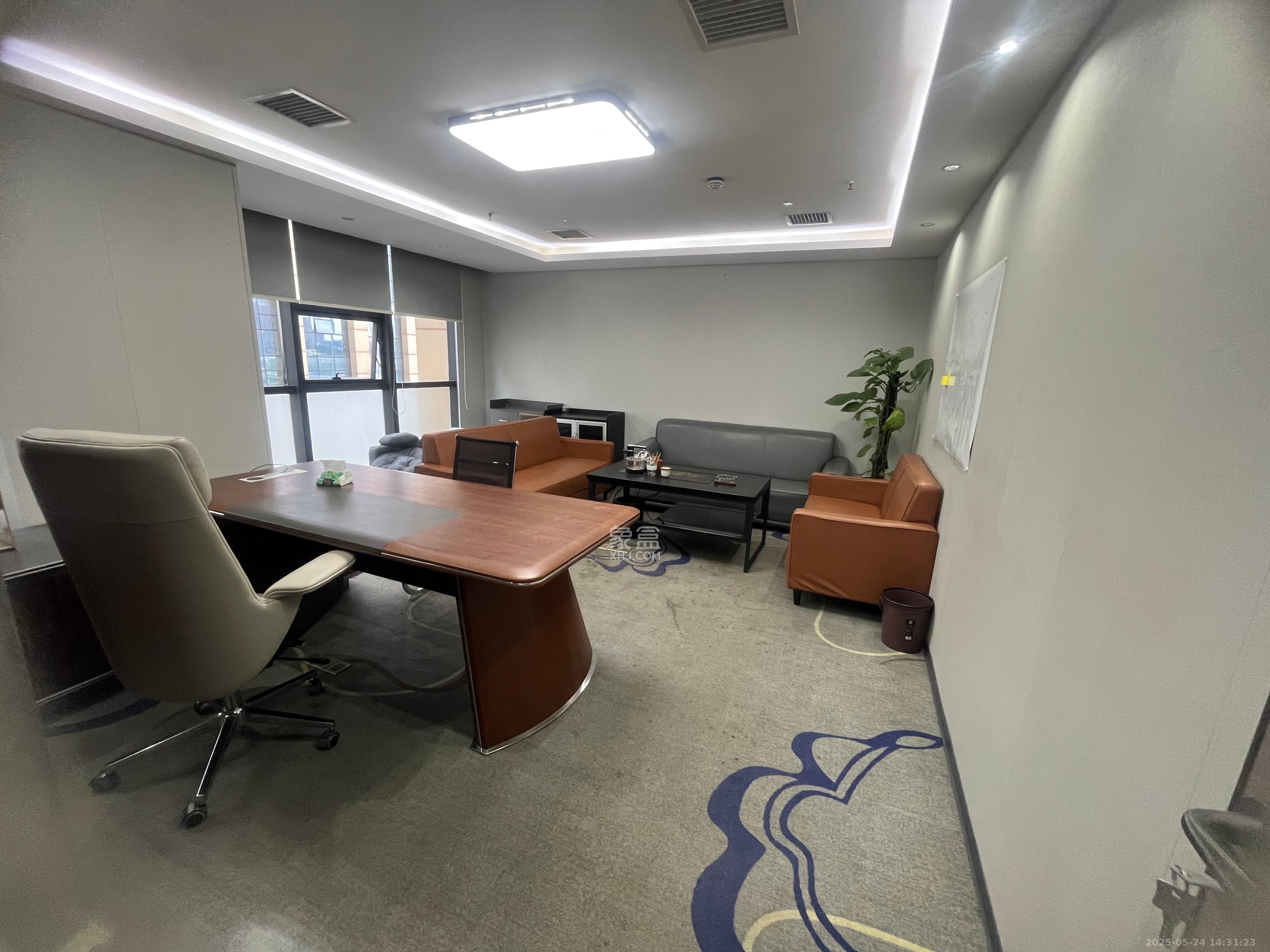 万坤图财富广场   288.29㎡     16500.00元/月室内图