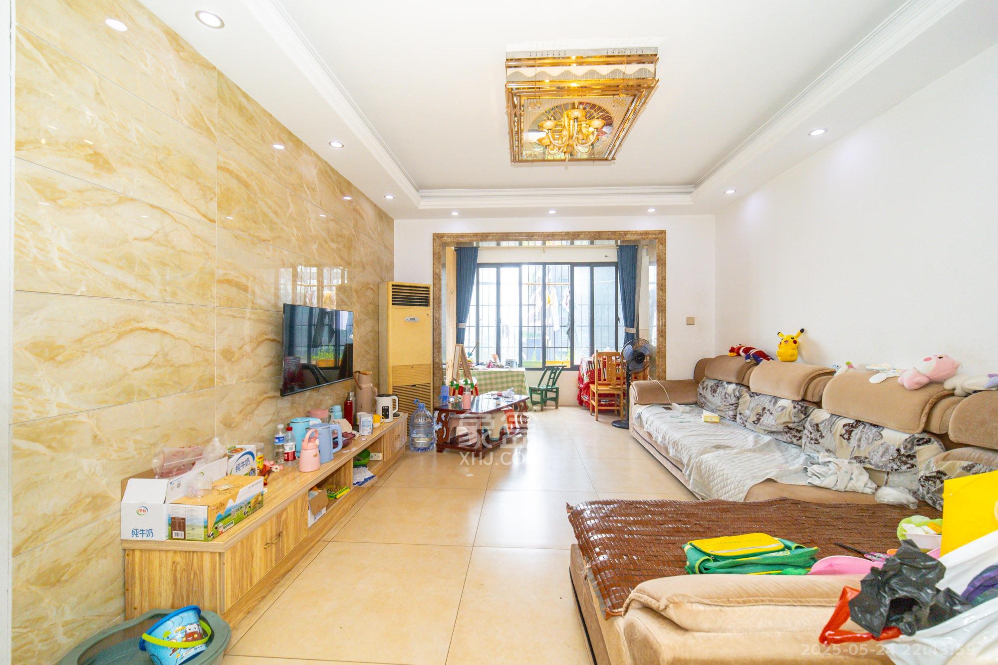 长龙湾  3室2厅1卫    53.8万客厅