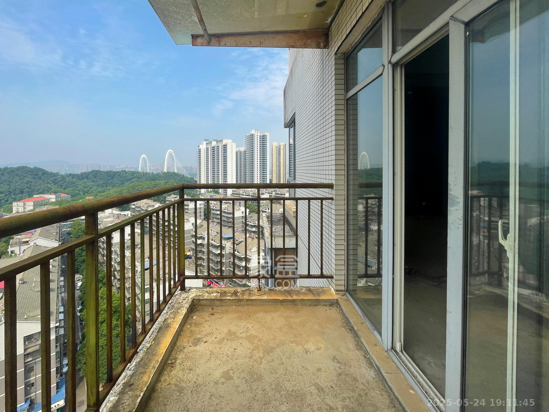 山语城一期 2室2厅1卫 55.0万 山语城一期 2室2厅1卫 55.0万阳台