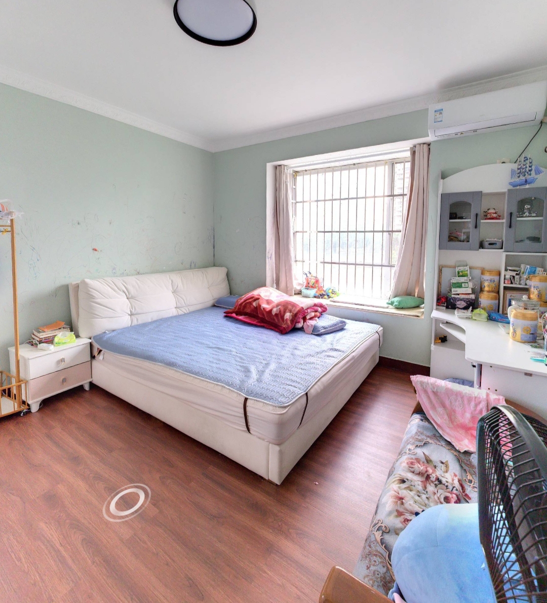 金域湾畔  2室2厅1卫    123.0万 金域湾畔  2室2厅1卫    123.0万客厅