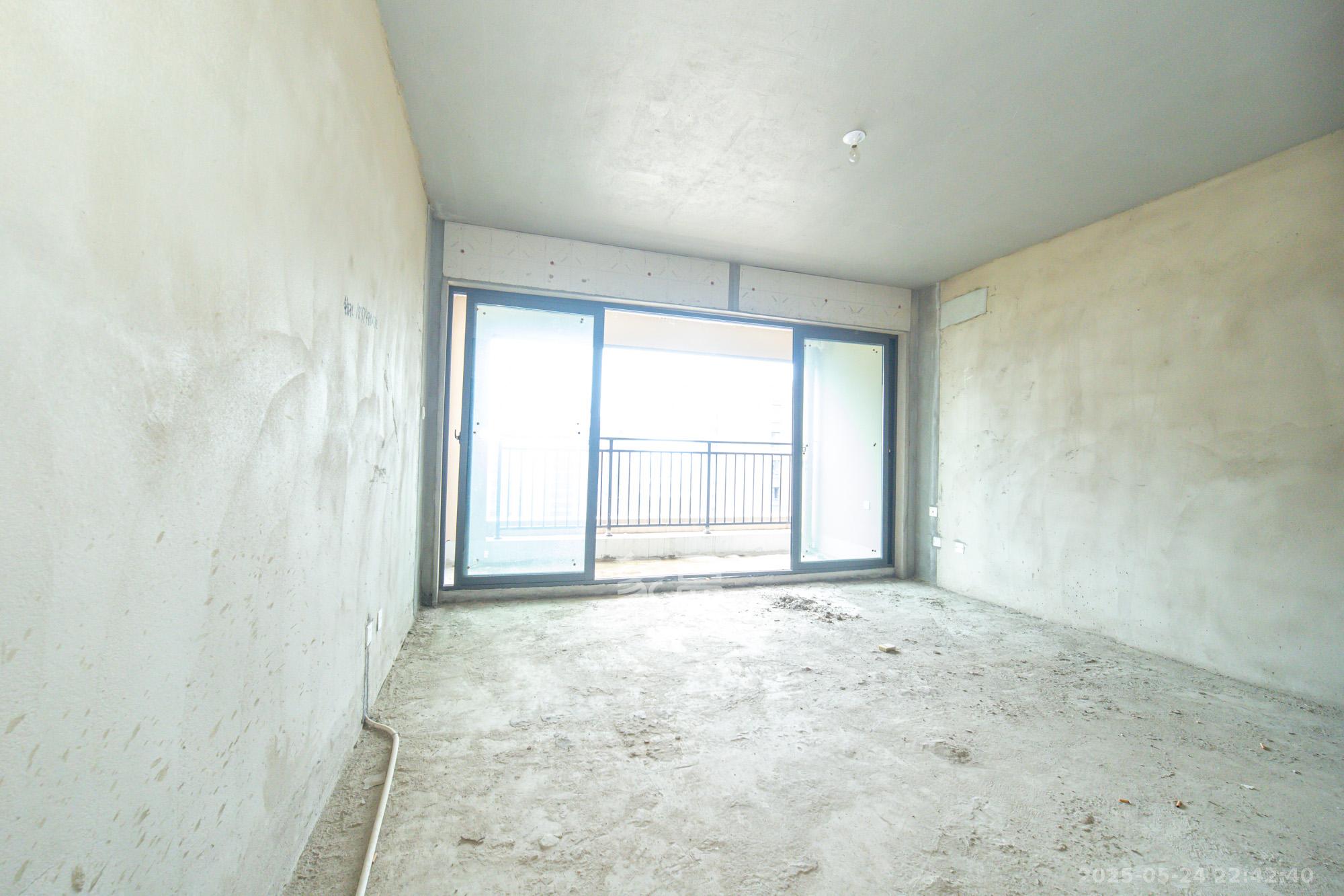 中梁正荣府 4室2厅1卫 113.8万 中梁正荣府 4室2厅1卫 113.8万客厅