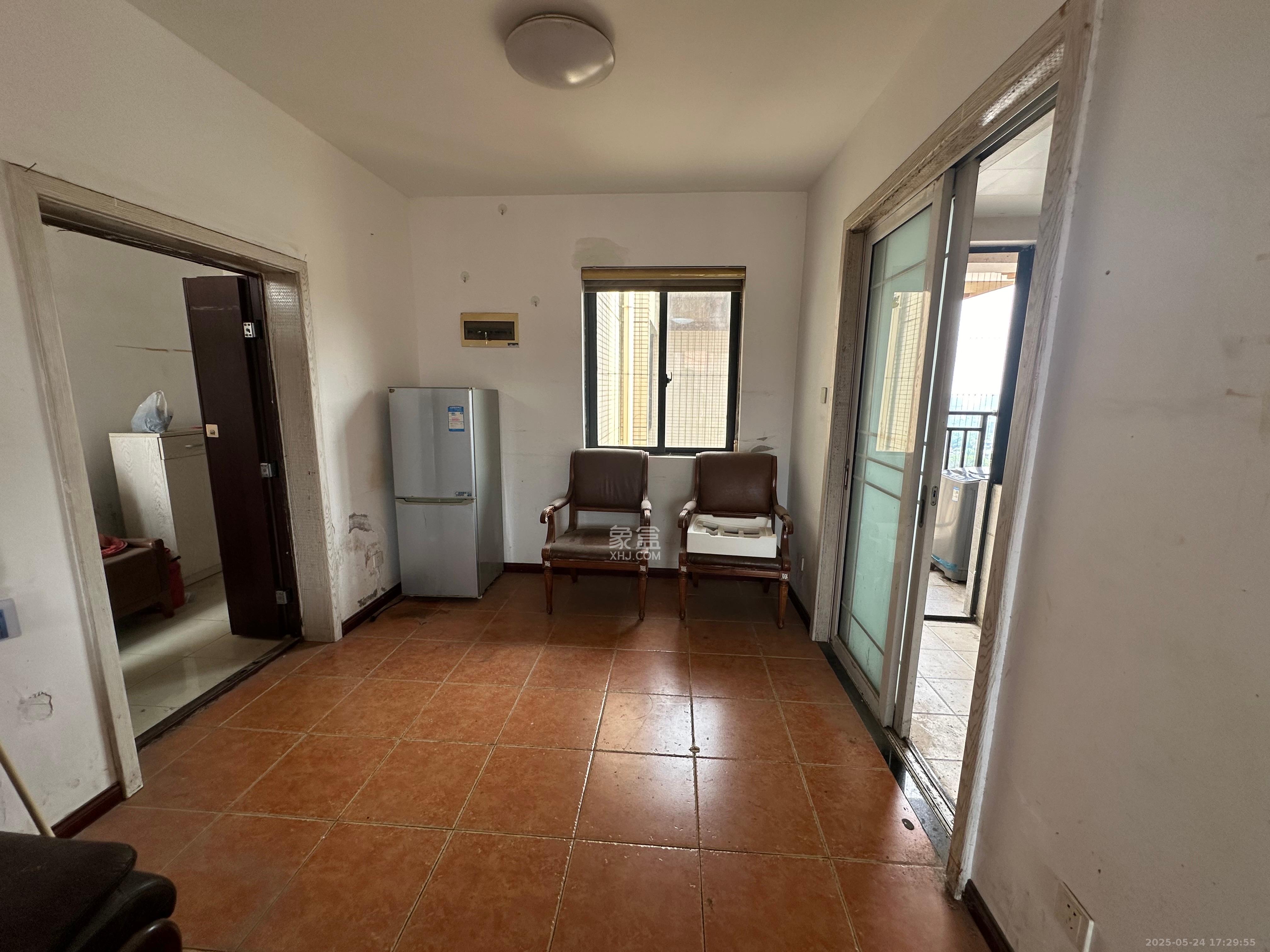 中建芙蓉嘉苑  1室2厅1卫    1700.0元/月 中建芙蓉嘉苑  1室2厅1卫    1700.0元/月室内图