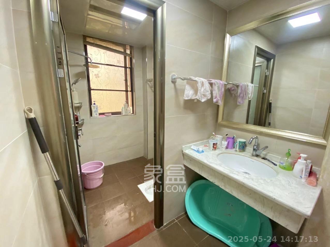 欧莱雅郡  4室2厅2卫   3500.00元/月室内图