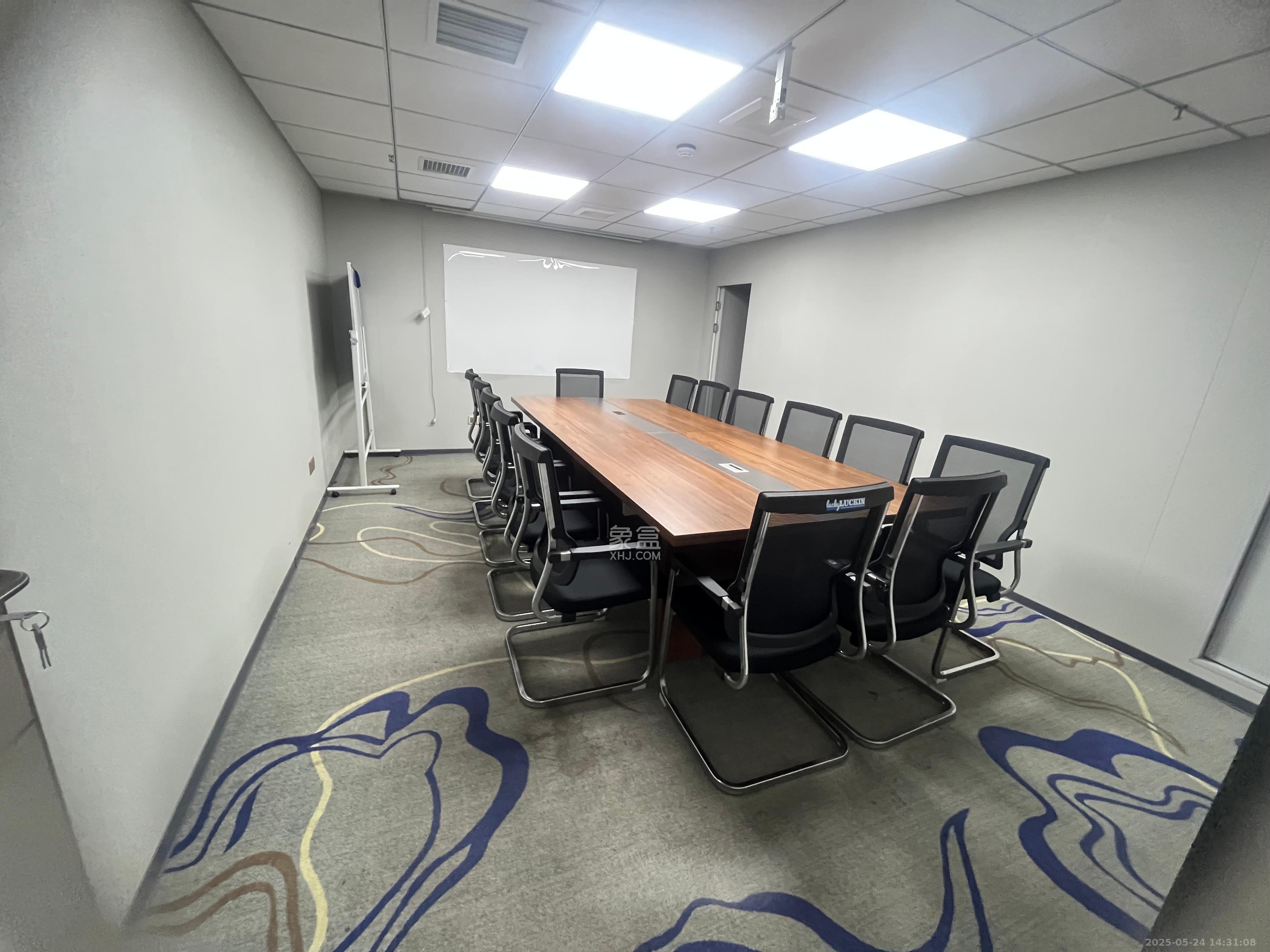 万坤图财富广场   288.29㎡     16500.00元/月