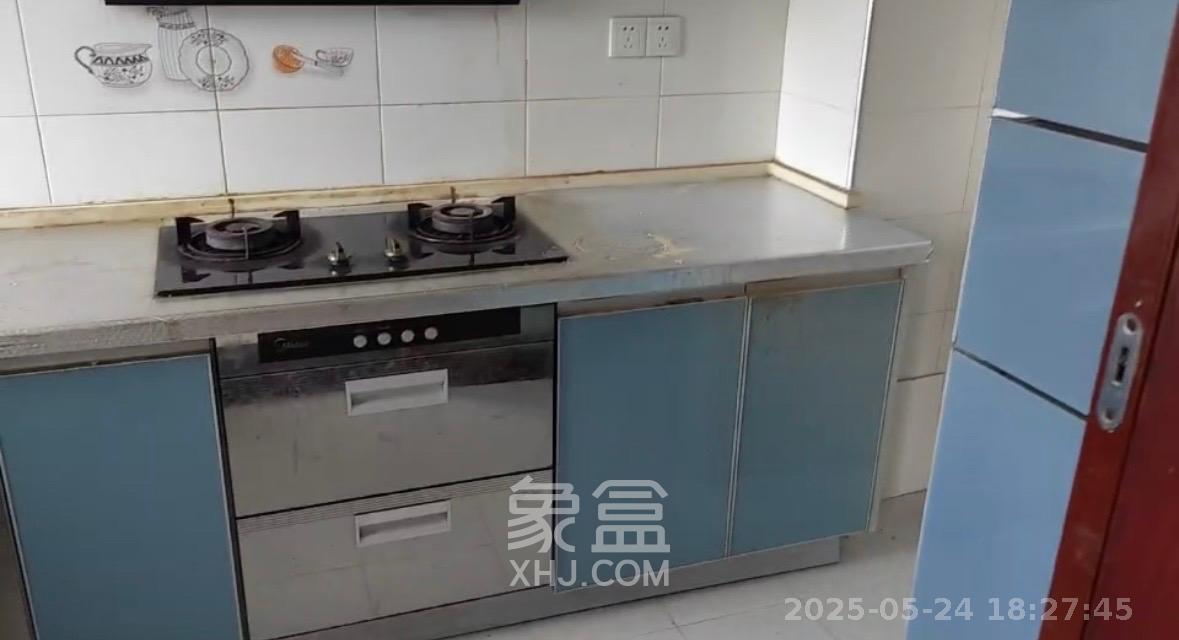 天城湖光山色  3室2厅2卫    2800.0元/月室内图