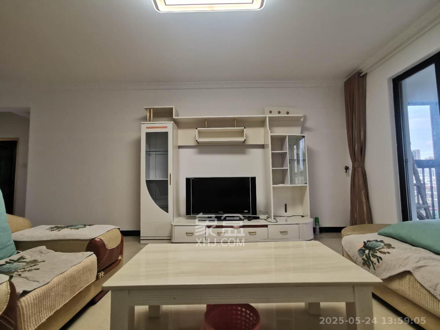 三江花中城  3室2厅2卫   2600.00元/月