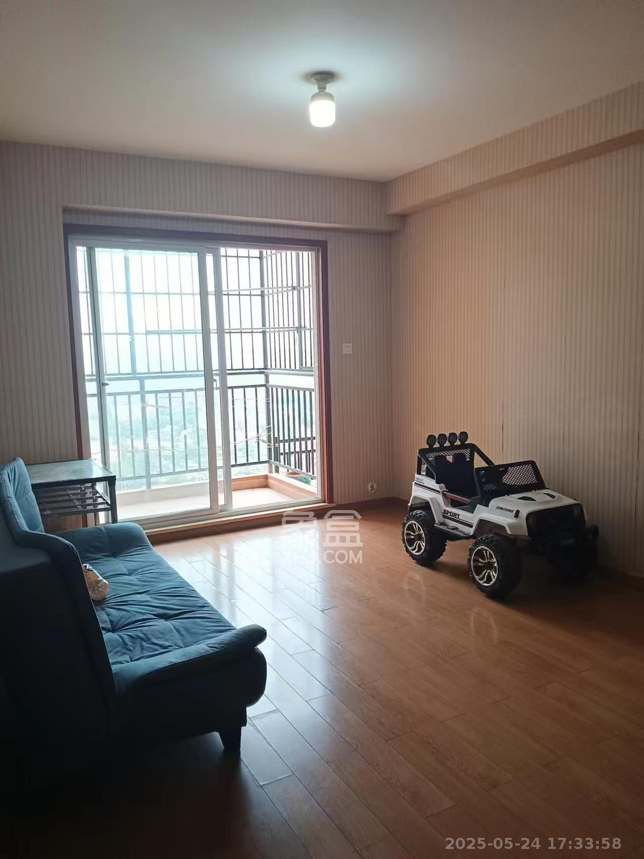 花样年华  2室2厅1卫    1000.0元/月 花样年华  2室2厅1卫    1000.0元/月室内图