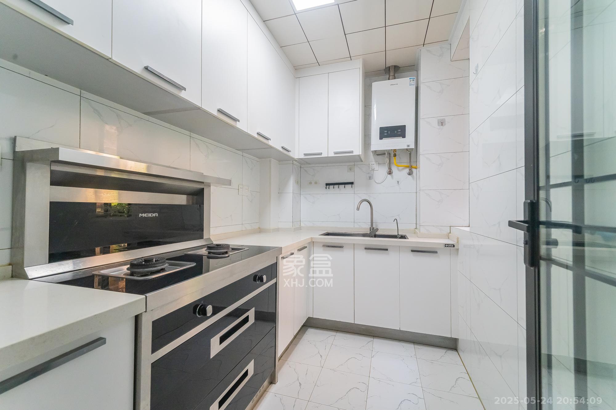 MOMA当代广场 4室2厅2卫 77.8万 MOMA当代广场 4室2厅2卫 77.8万厨房