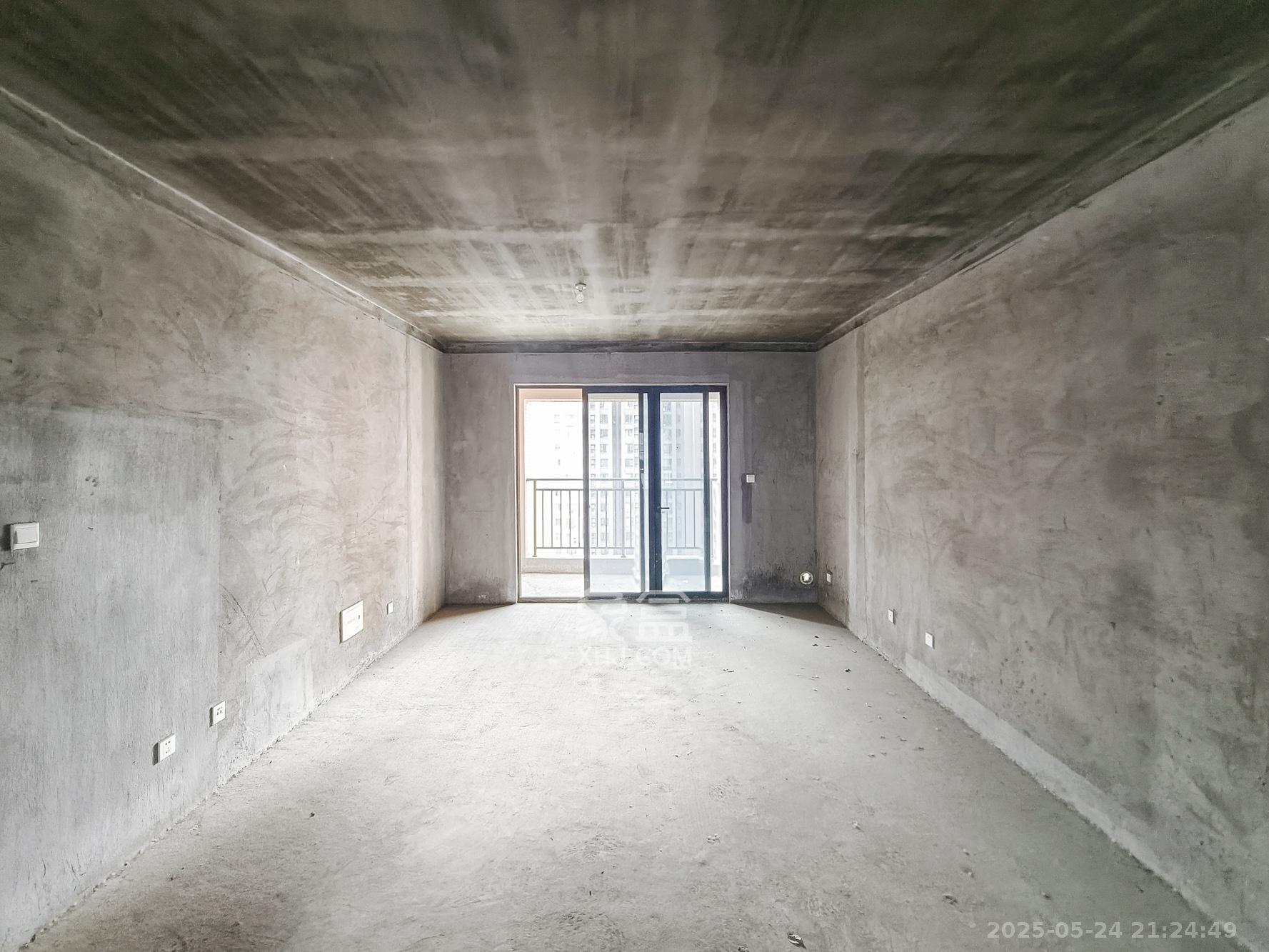 三一街区 5室2厅3卫 108.0万 三一街区 5室2厅3卫 108.0万客厅