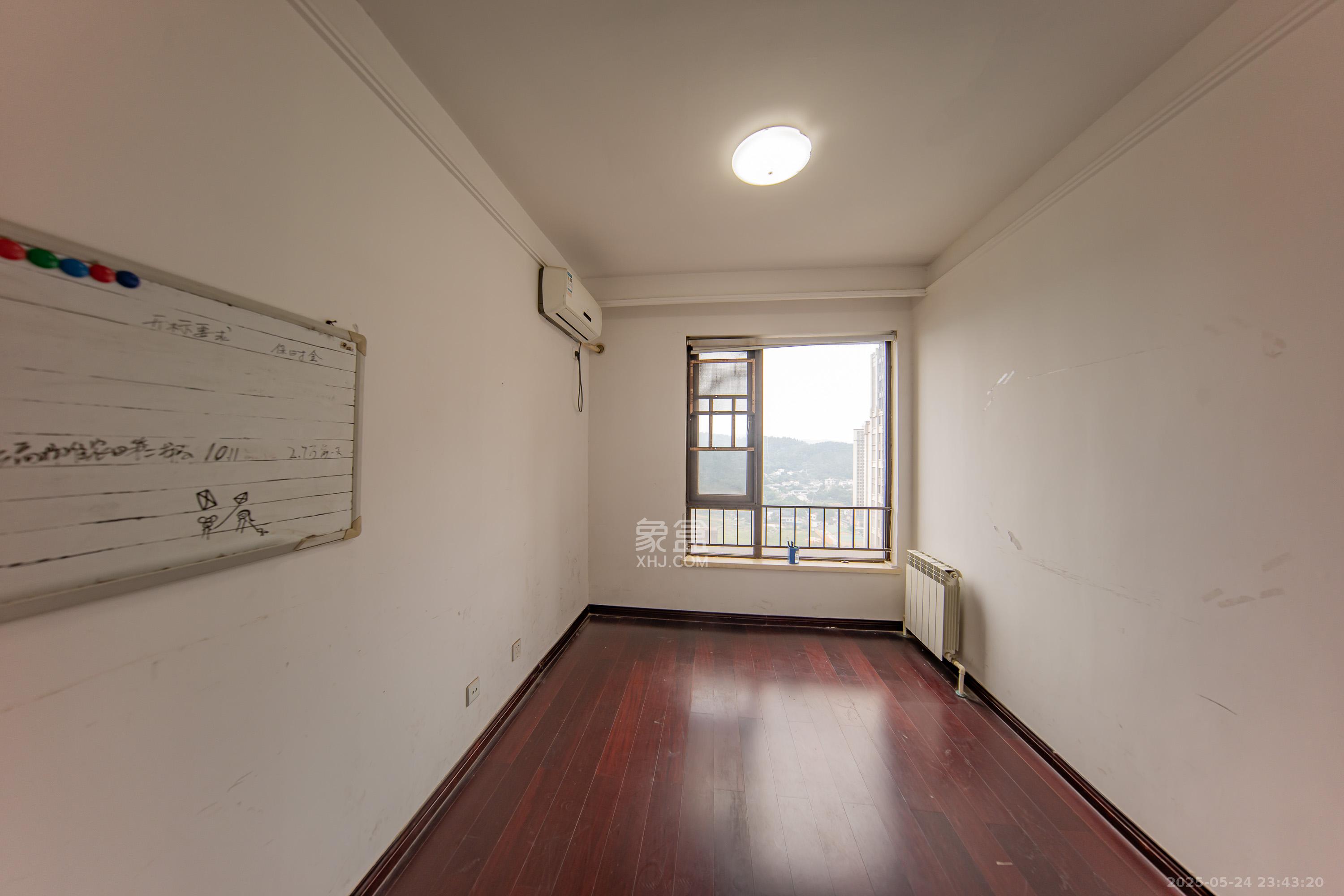 中海国际二期 4室2厅2卫 95.0万 中海国际二期 4室2厅2卫 95.0万卧室