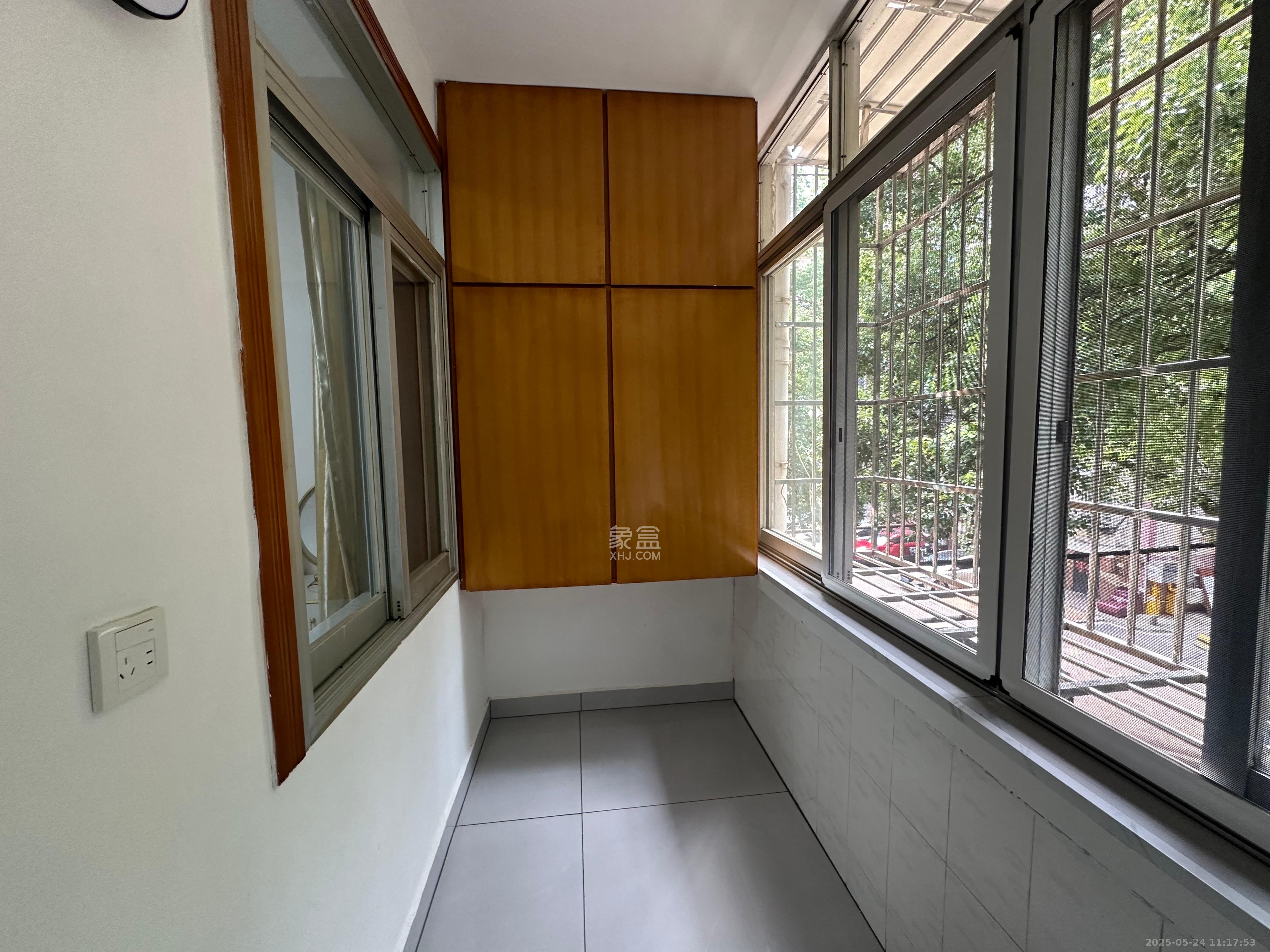 三湘小区 1室1厅1卫 1600.0元/月 三湘小区 1室1厅1卫 1600.0元/月室内图