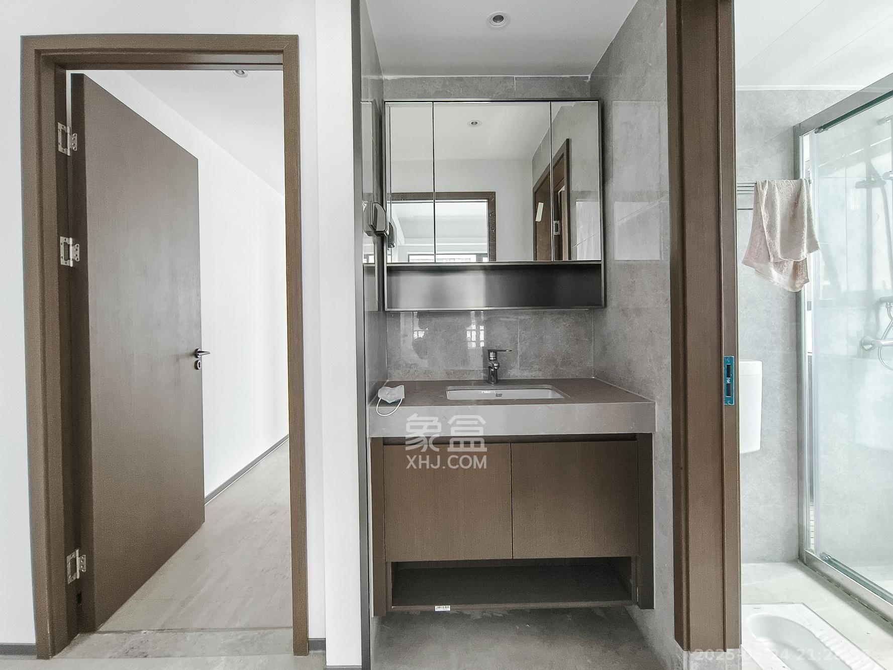 荣盛锦绣学府  4室2厅2卫    110.0万 荣盛锦绣学府  4室2厅2卫    110.0万卫生间