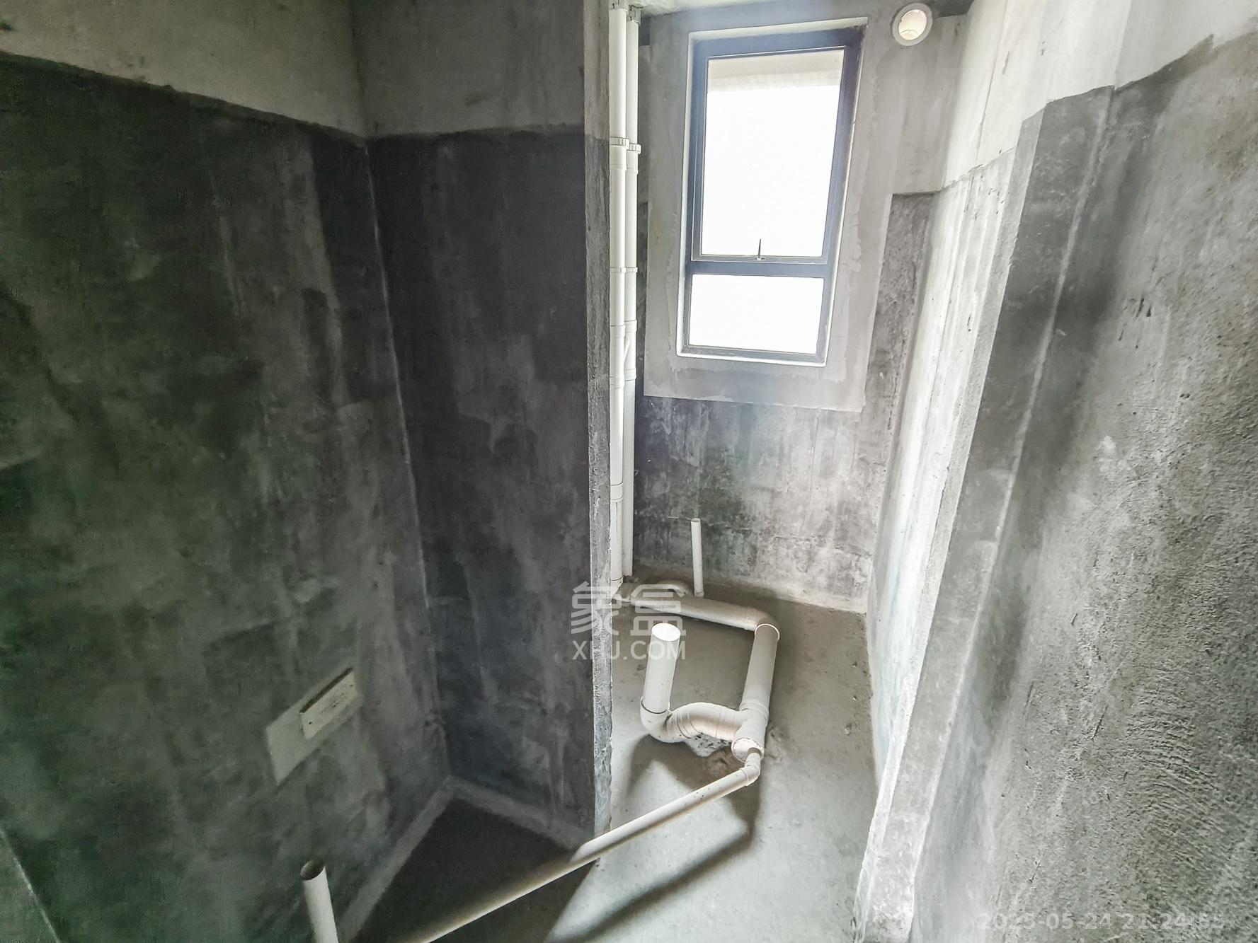 三一街区 5室2厅3卫 108.0万 三一街区 5室2厅3卫 108.0万卫生间