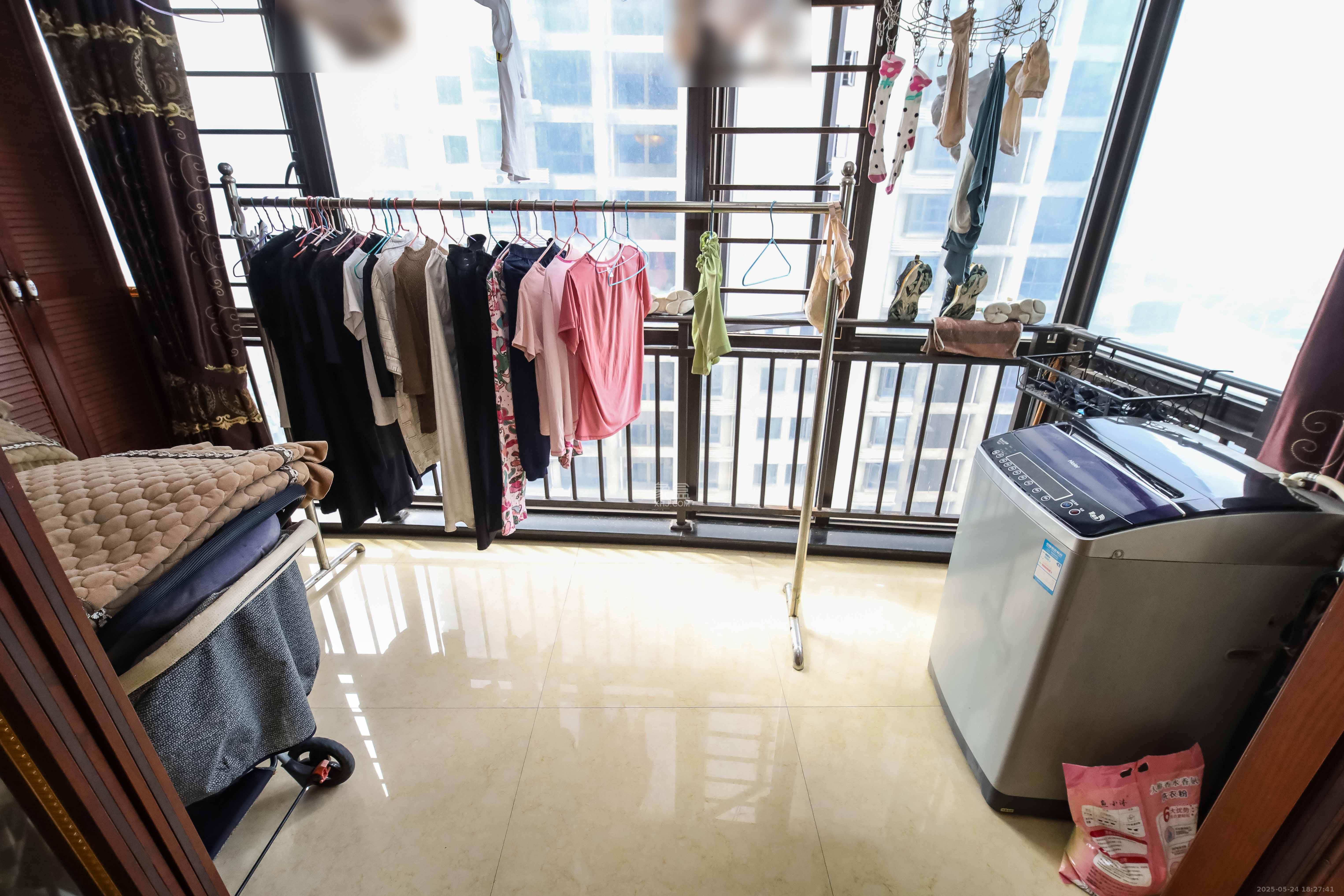 上东辛顿公寓  4室2厅2卫   120.00万阳台