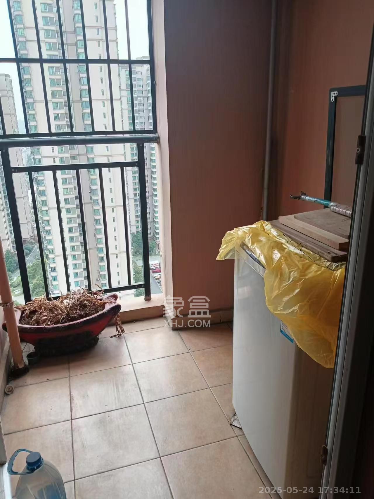 花样年华  2室2厅1卫    1000.0元/月 花样年华  2室2厅1卫    1000.0元/月室内图