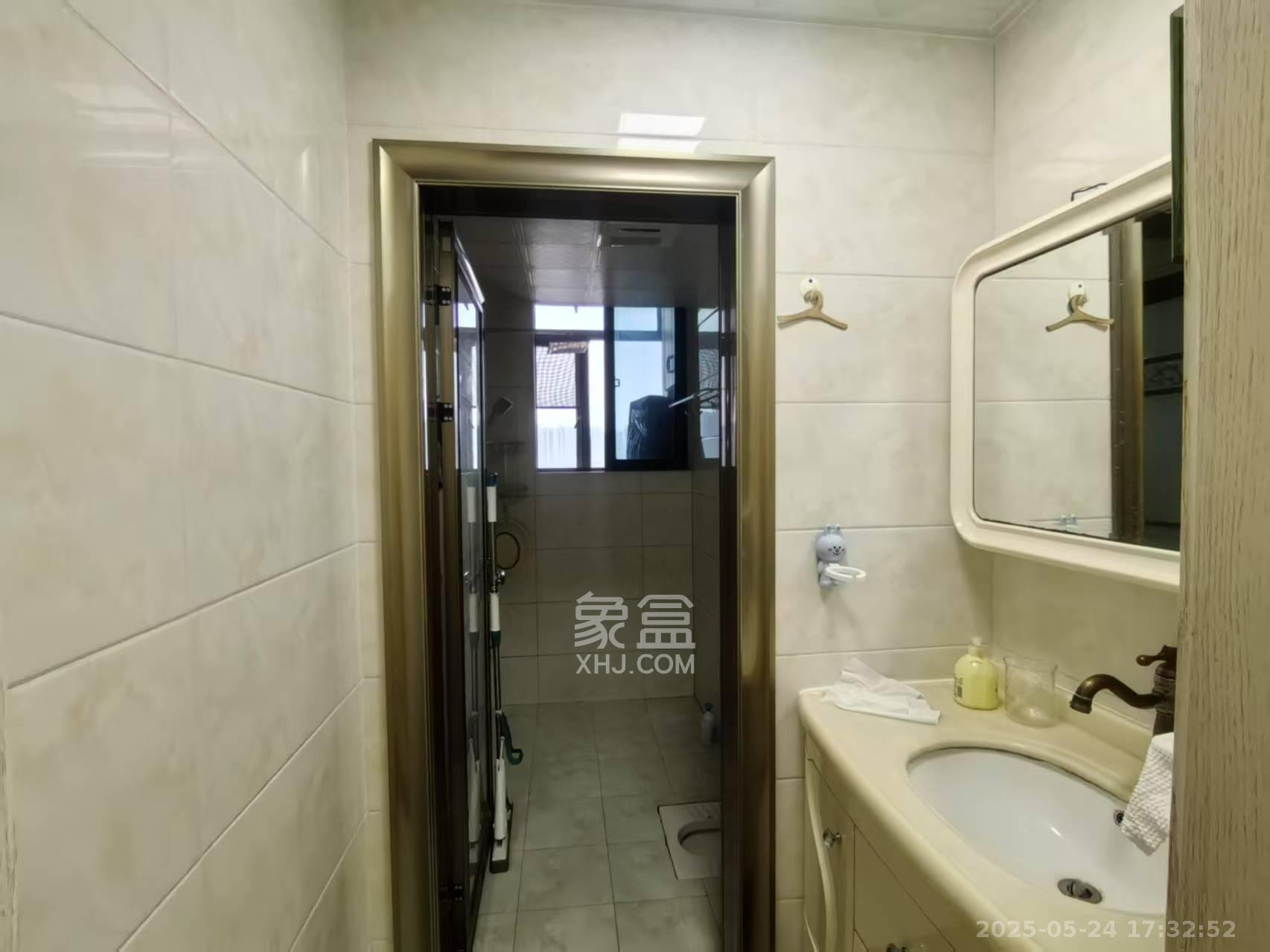 恒生碧水龙庭  3室2厅2卫   2600.00元/月室内图