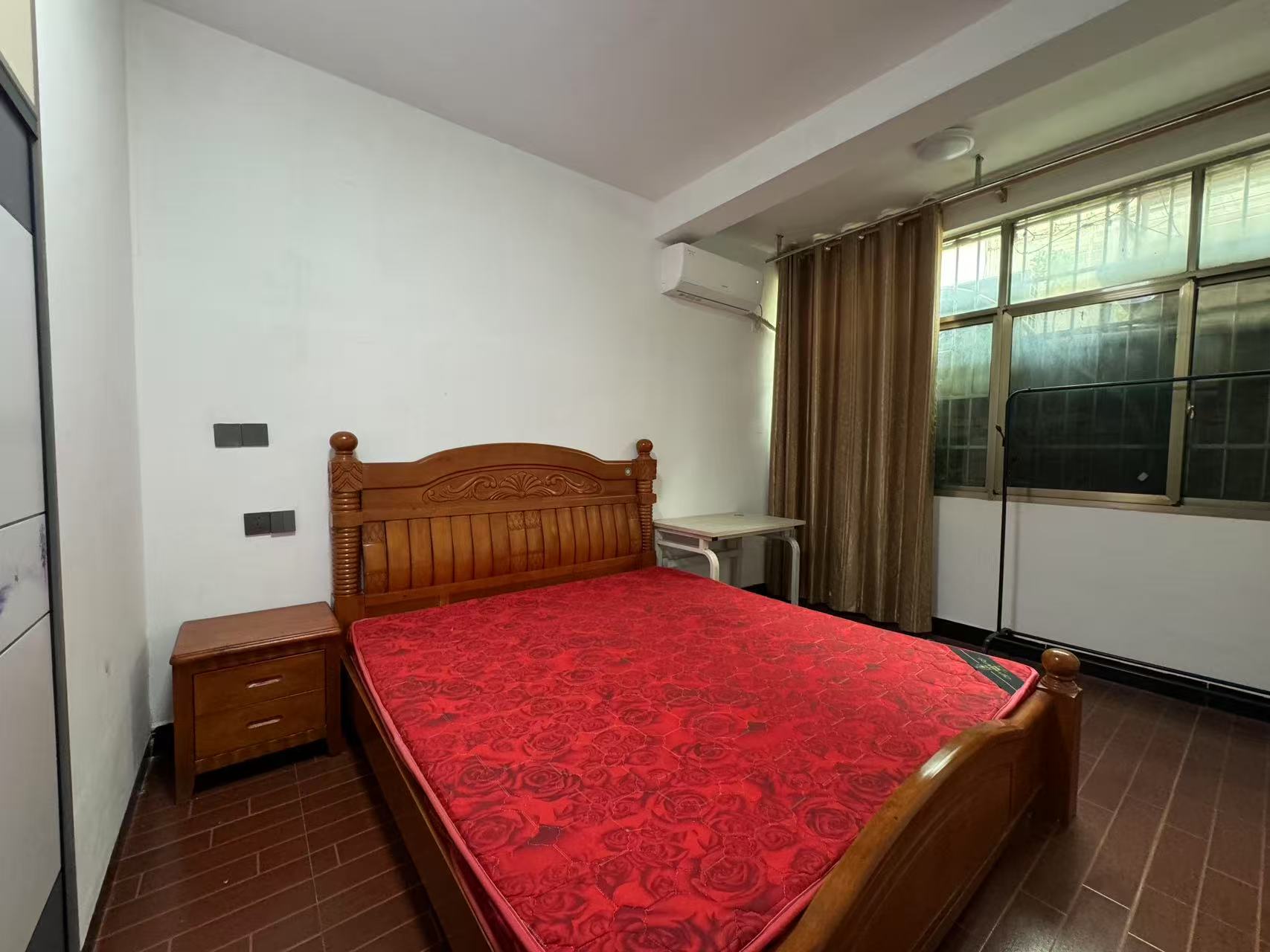 西合路(红湘段)安置房 3室2厅2卫 1000.0元/月 西合路(红湘段)安置房 3室2厅2卫 1000.0元/月室内图