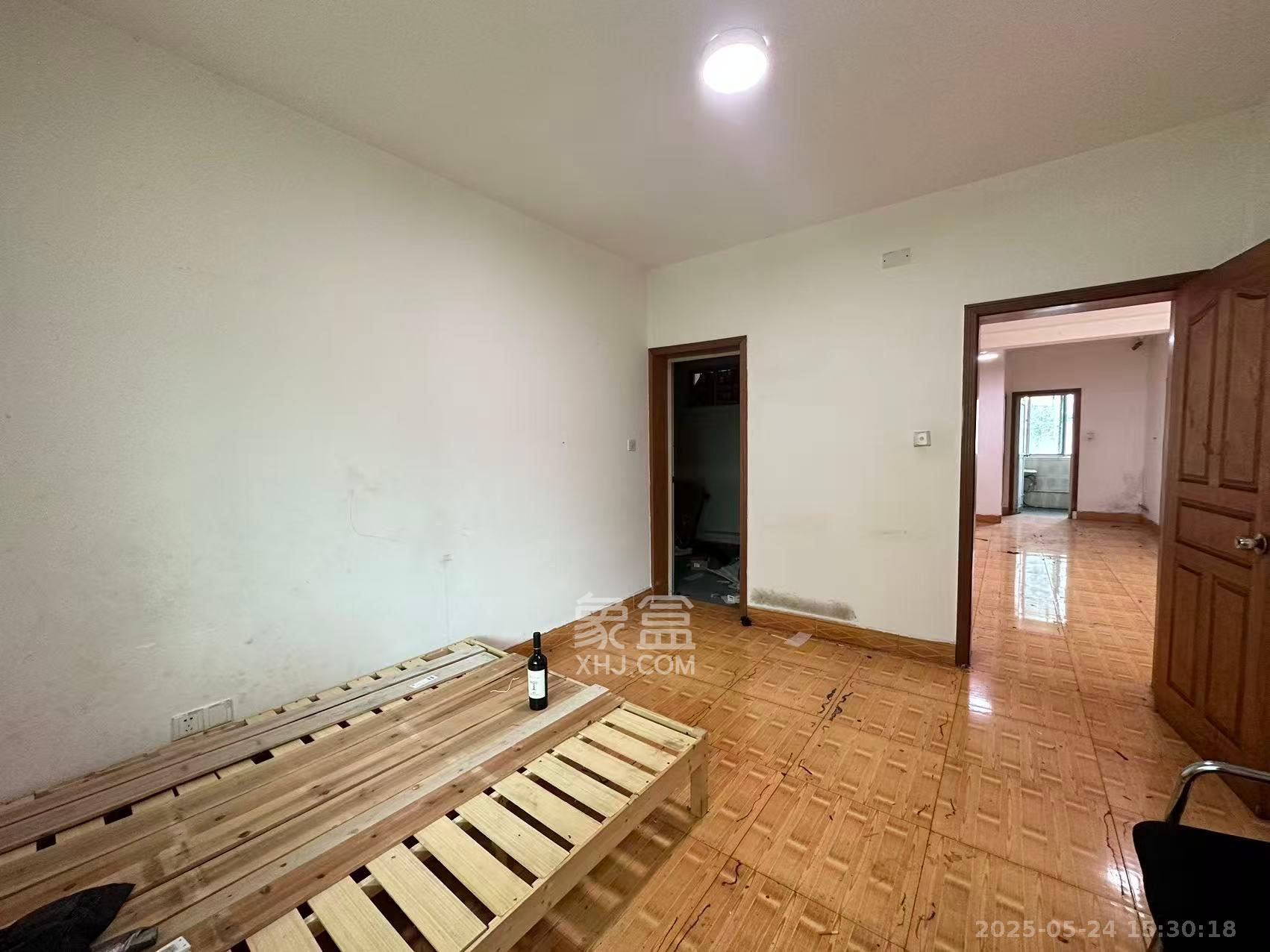 中南汽车世界  3室2厅1卫    1000.0元/月室内图