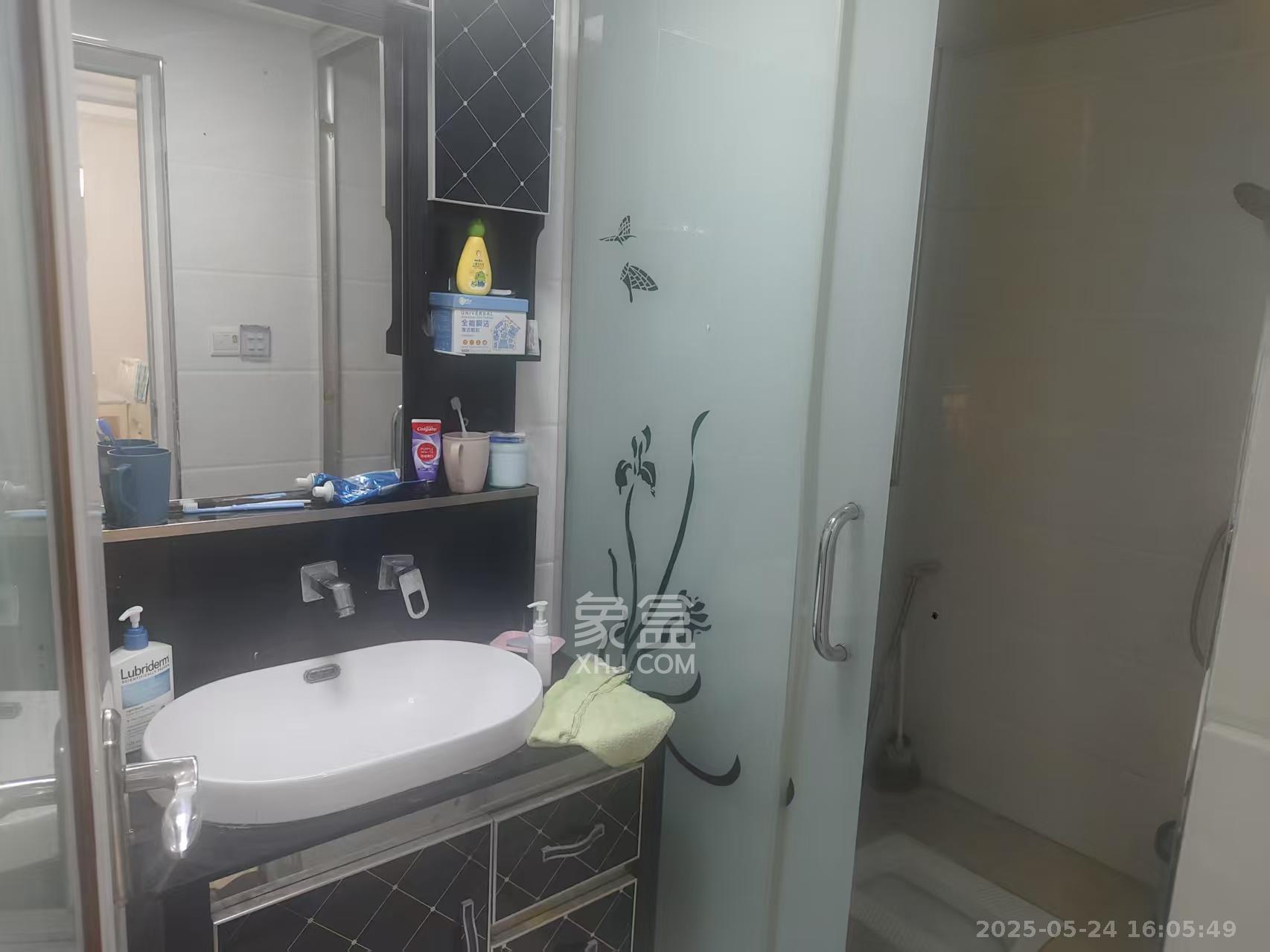 华雅花园  3室2厅1卫    1600.0元/月