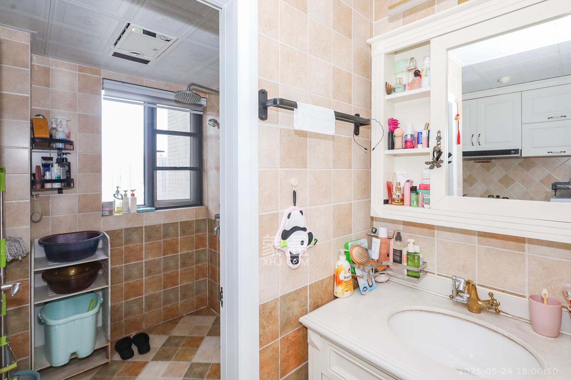 八方小区B区  3室2厅2卫    448.0万 八方小区B区  3室2厅2卫    448.0万卫生间