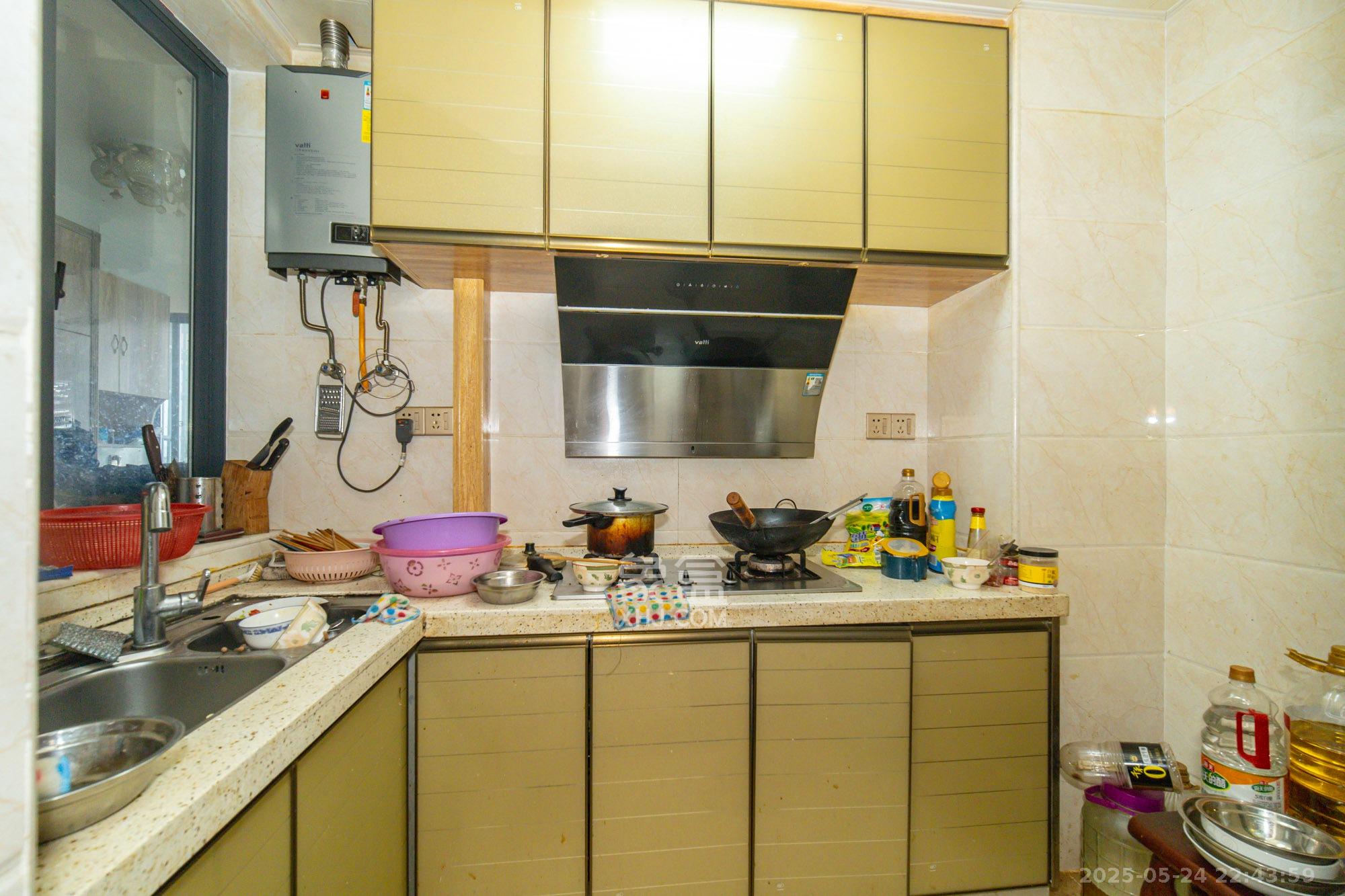 长龙湾  3室2厅1卫    53.8万厨房