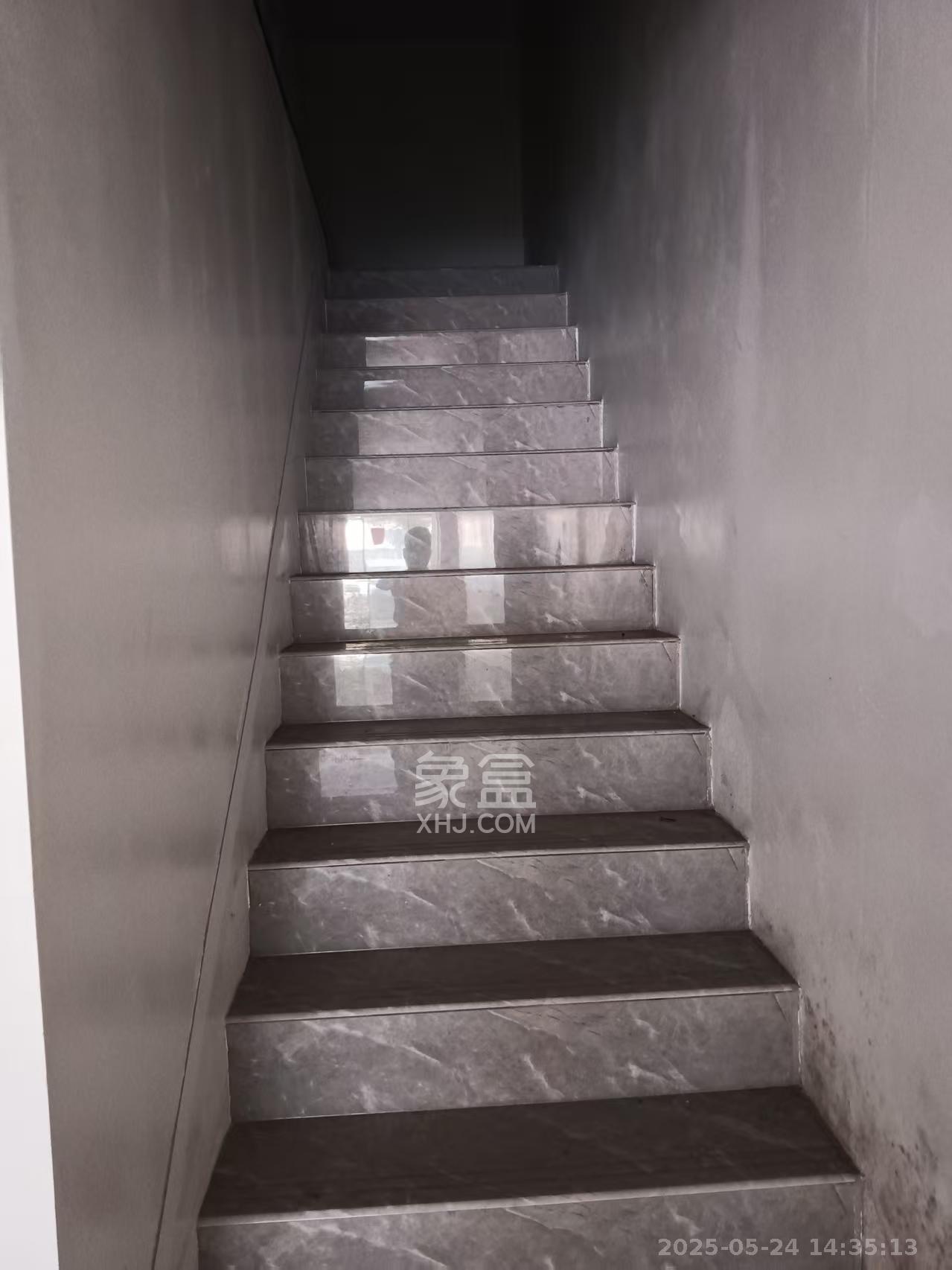 锦璨家园   124.99㎡      12000.0元/月室内图