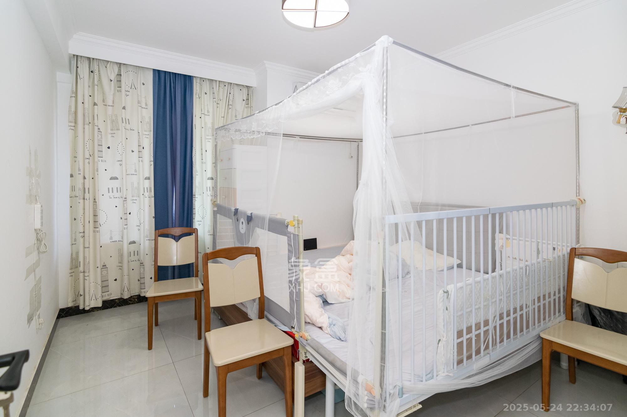 新城国际花都 3室2厅2卫 85.0万 新城国际花都 3室2厅2卫 85.0万卧室