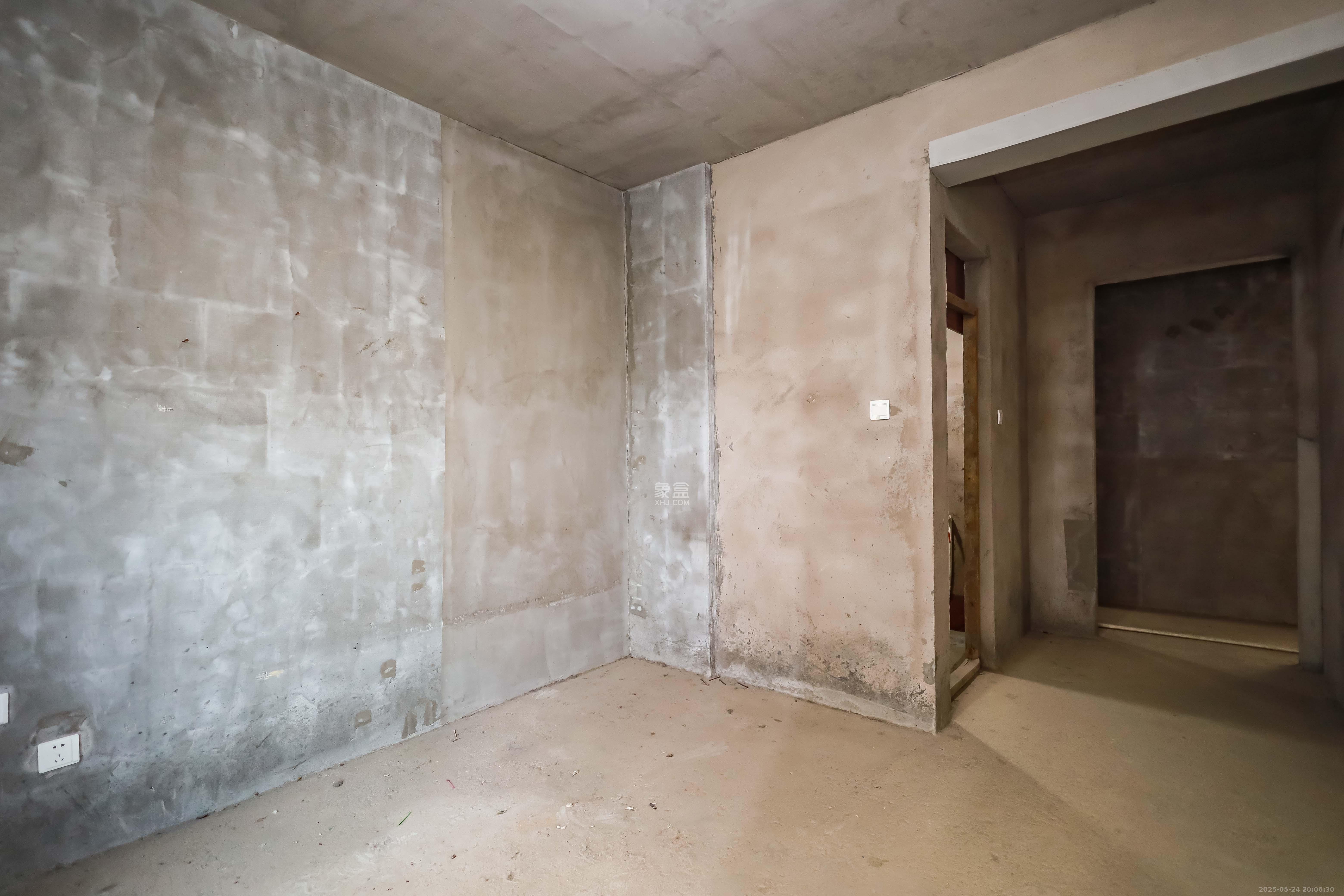 通号岭绣苑 4室2厅2卫 79.8万 通号岭绣苑 4室2厅2卫 79.8万卧室