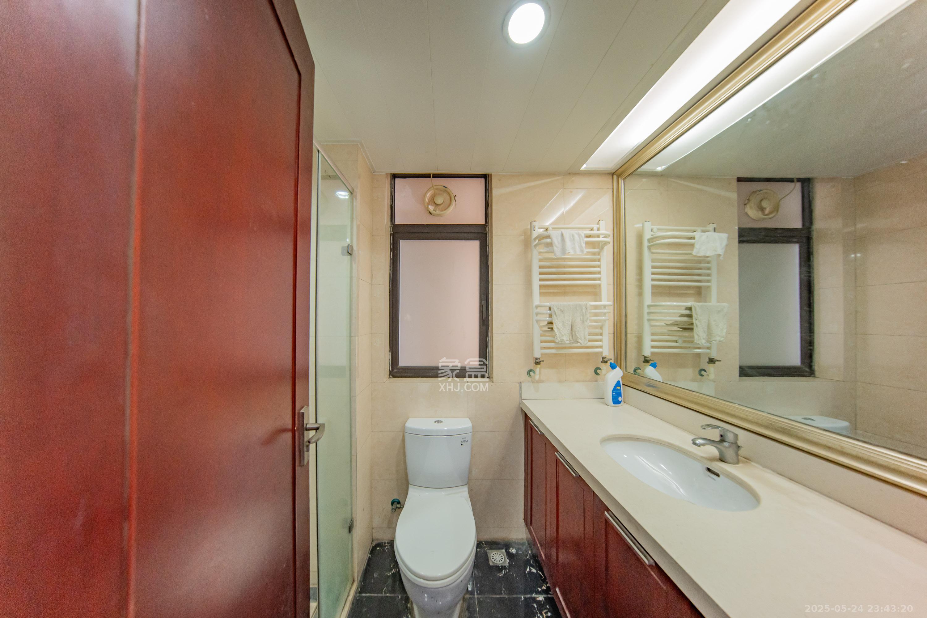 中海国际二期 4室2厅2卫 95.0万 中海国际二期 4室2厅2卫 95.0万卫生间